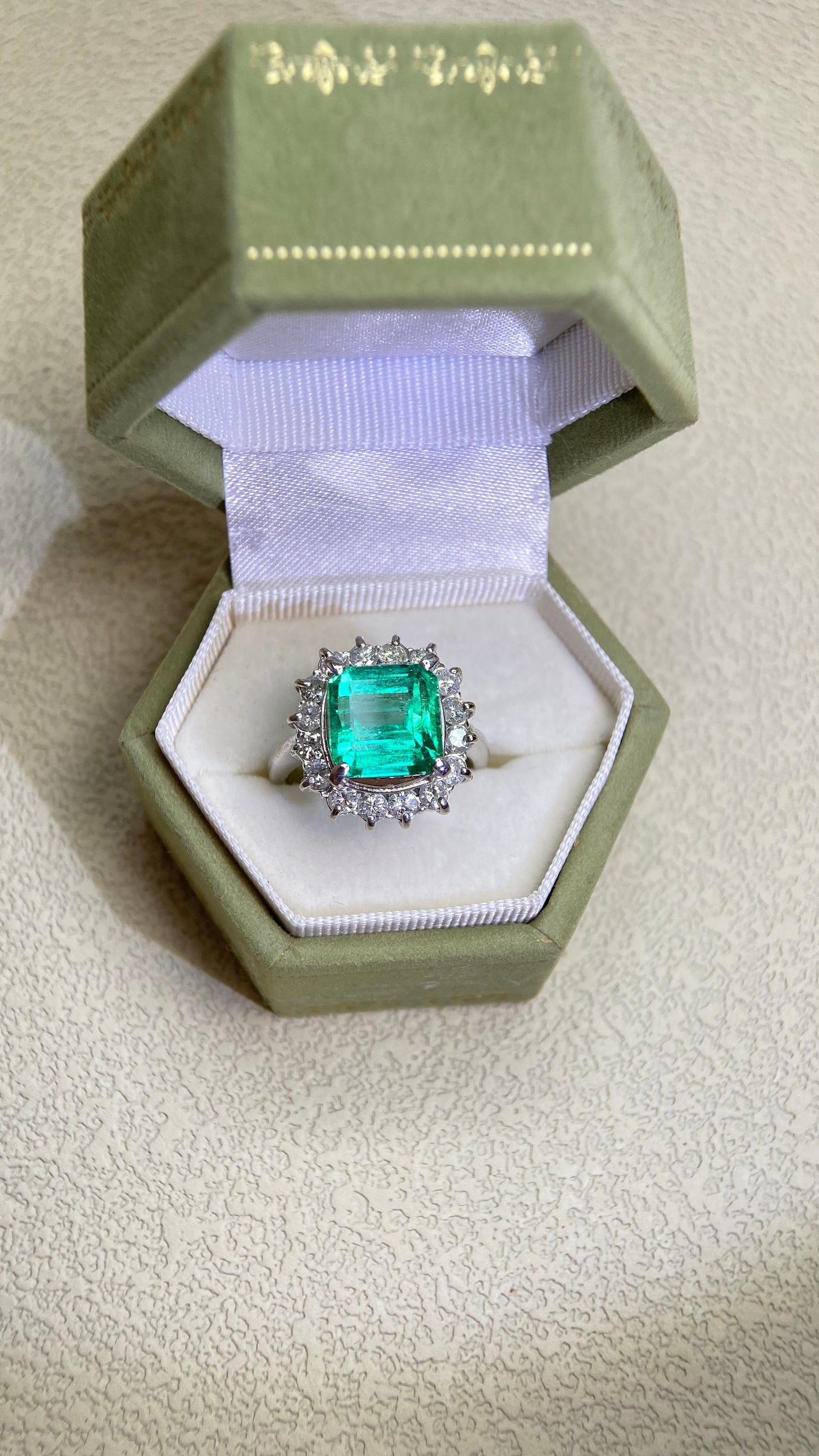 Pt900プラチナ＆エメラルド＆ダイヤモンドリング｜エメラルド4.25カラット｜ダイヤモンド1.00カラット｜日本製ヴィンテージエステートジュエリー-BPCS