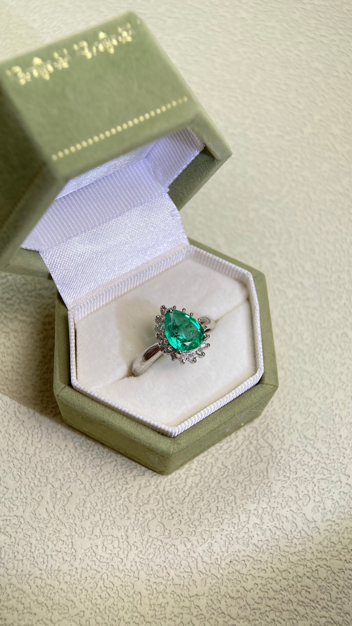 Pt850プラチナ＆エメラルド＆ダイヤモンドリング｜エメラルド1.43カラット｜ダイヤモンド0.24カラット｜日本製ヴィンテージエステートジュエリー-BKIJ