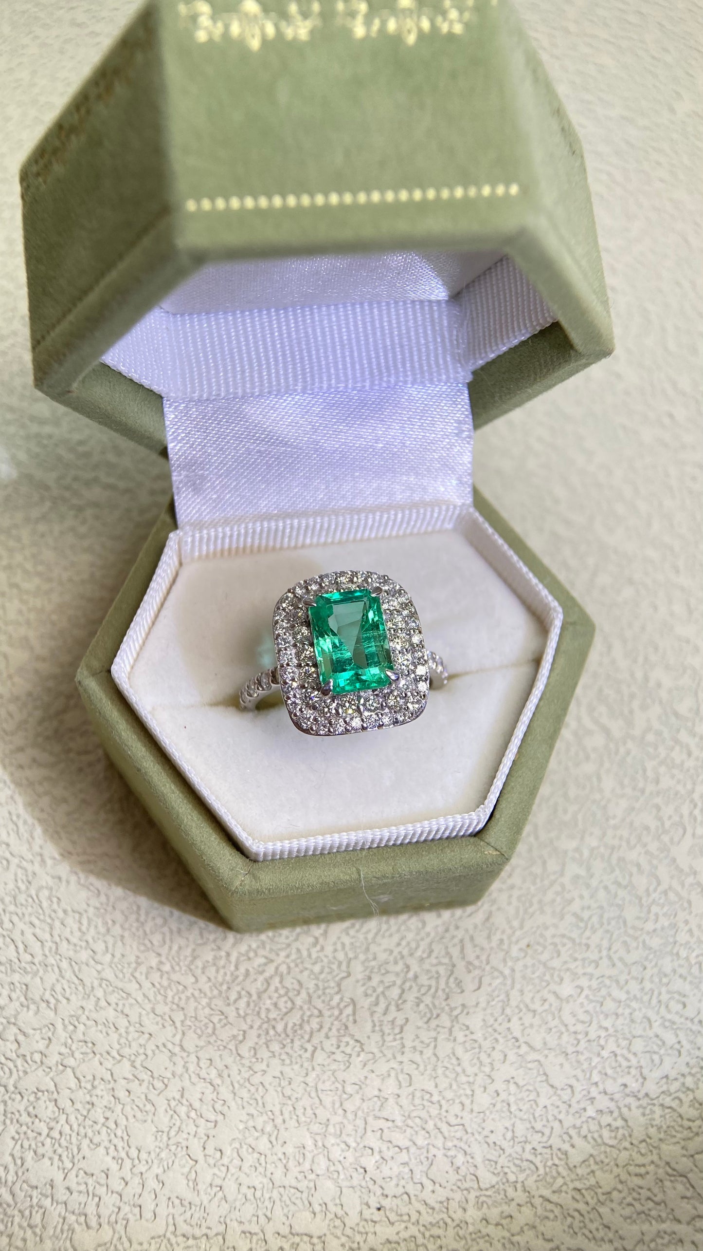 Pt900プラチナ＆エメラルド＆ダイヤモンドリング｜エメラルド2.01カラット｜ダイヤモンド0.86カラット｜日本製ヴィンテージエステートジュエリー-BLBN