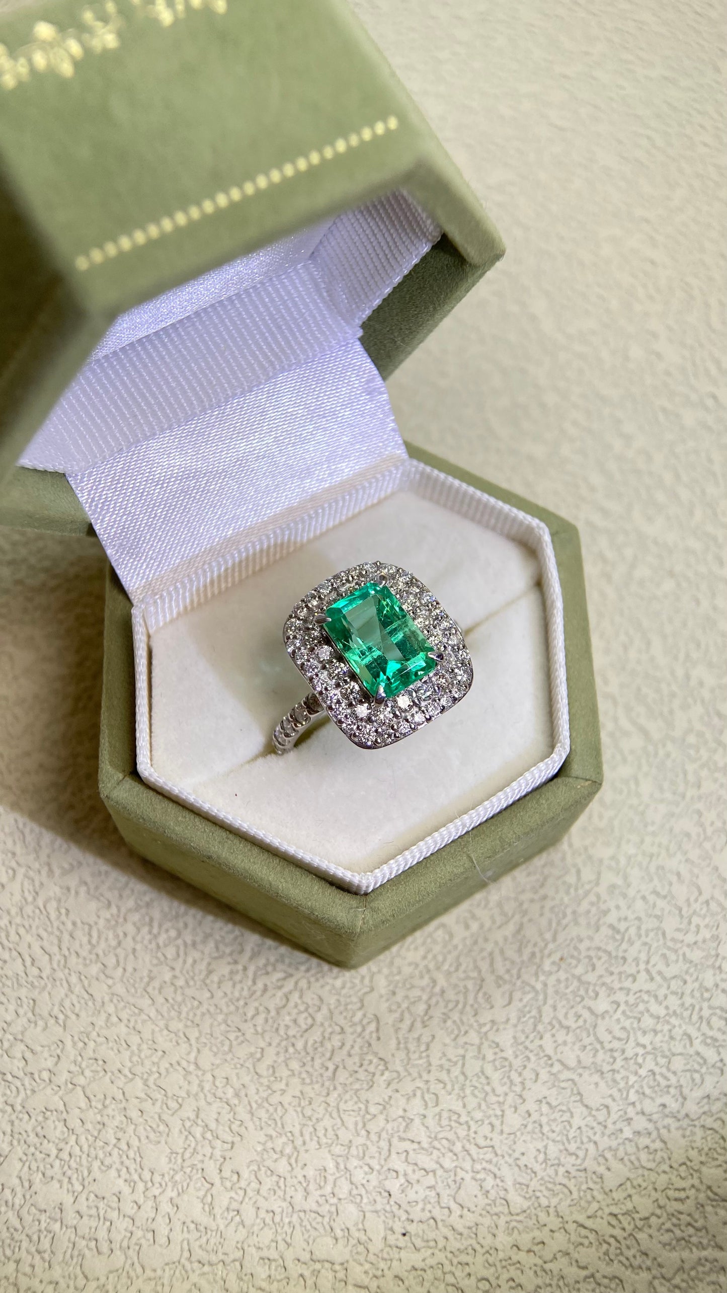 Pt900プラチナ＆エメラルド＆ダイヤモンドリング｜エメラルド2.01カラット｜ダイヤモンド0.86カラット｜日本製ヴィンテージエステートジュエリー-BLBN