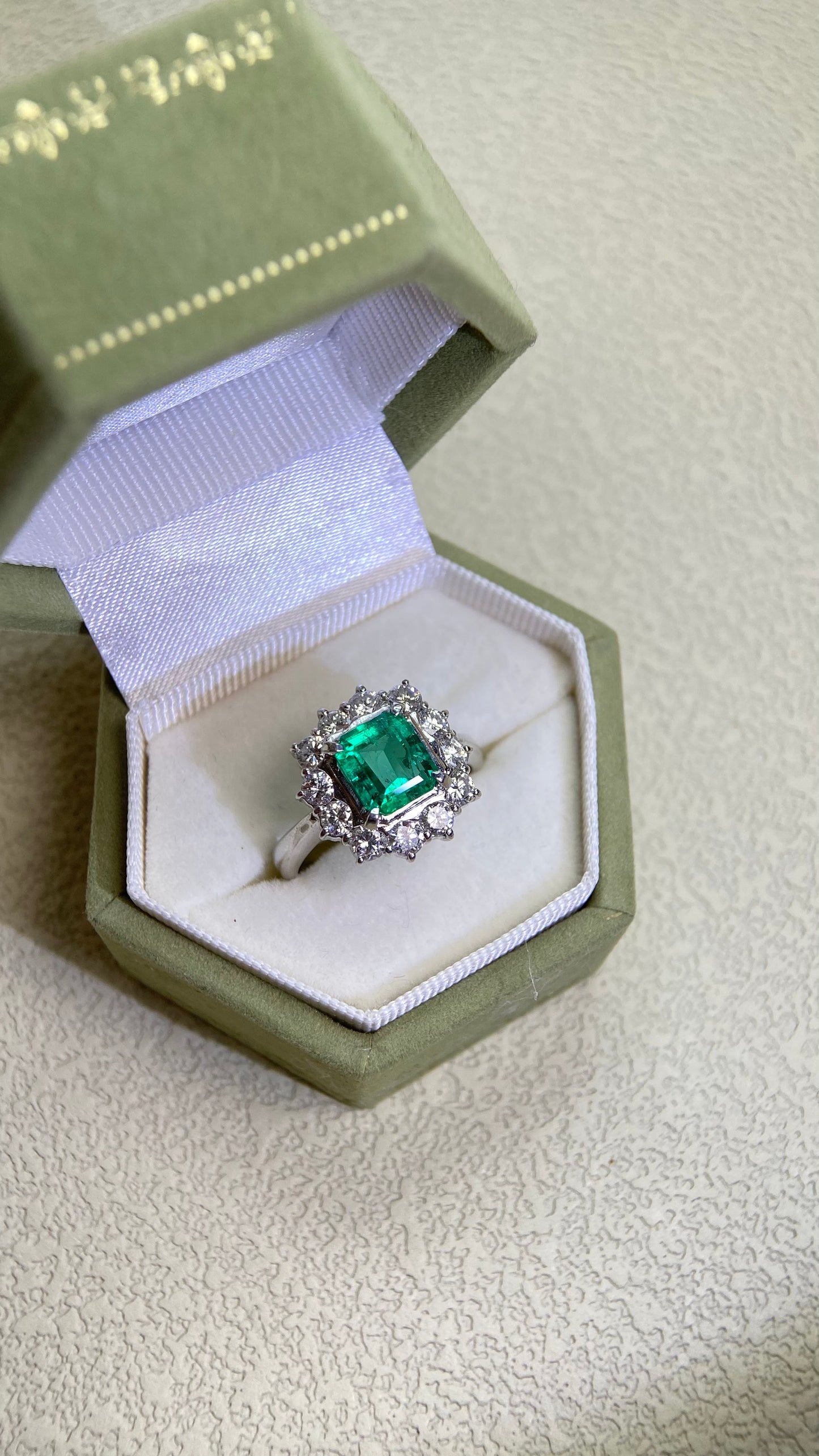 Pt900プラチナ＆エメラルド＆ダイヤモンドリング｜エメラルド1.13カラット｜ダイヤモンド0.90カラット｜日本製ヴィンテージエステートジュエリー-BHPW