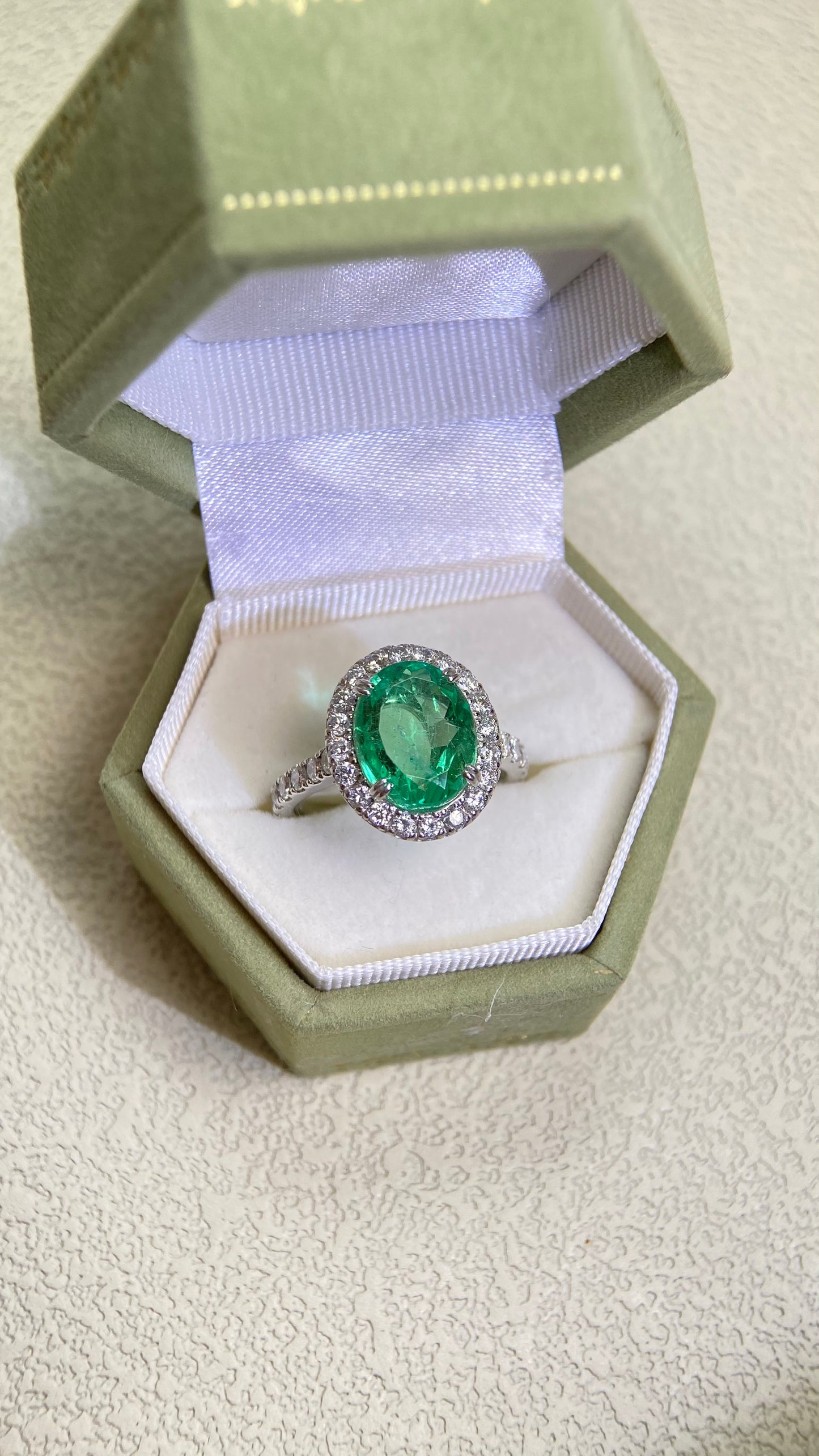 Pt950プラチナ＆エメラルド＆ダイヤモンドリング｜エメラルド3.41カラット｜ダイヤモンド0.82カラット｜日本製ヴィンテージエステートジュエリー-BBZQ