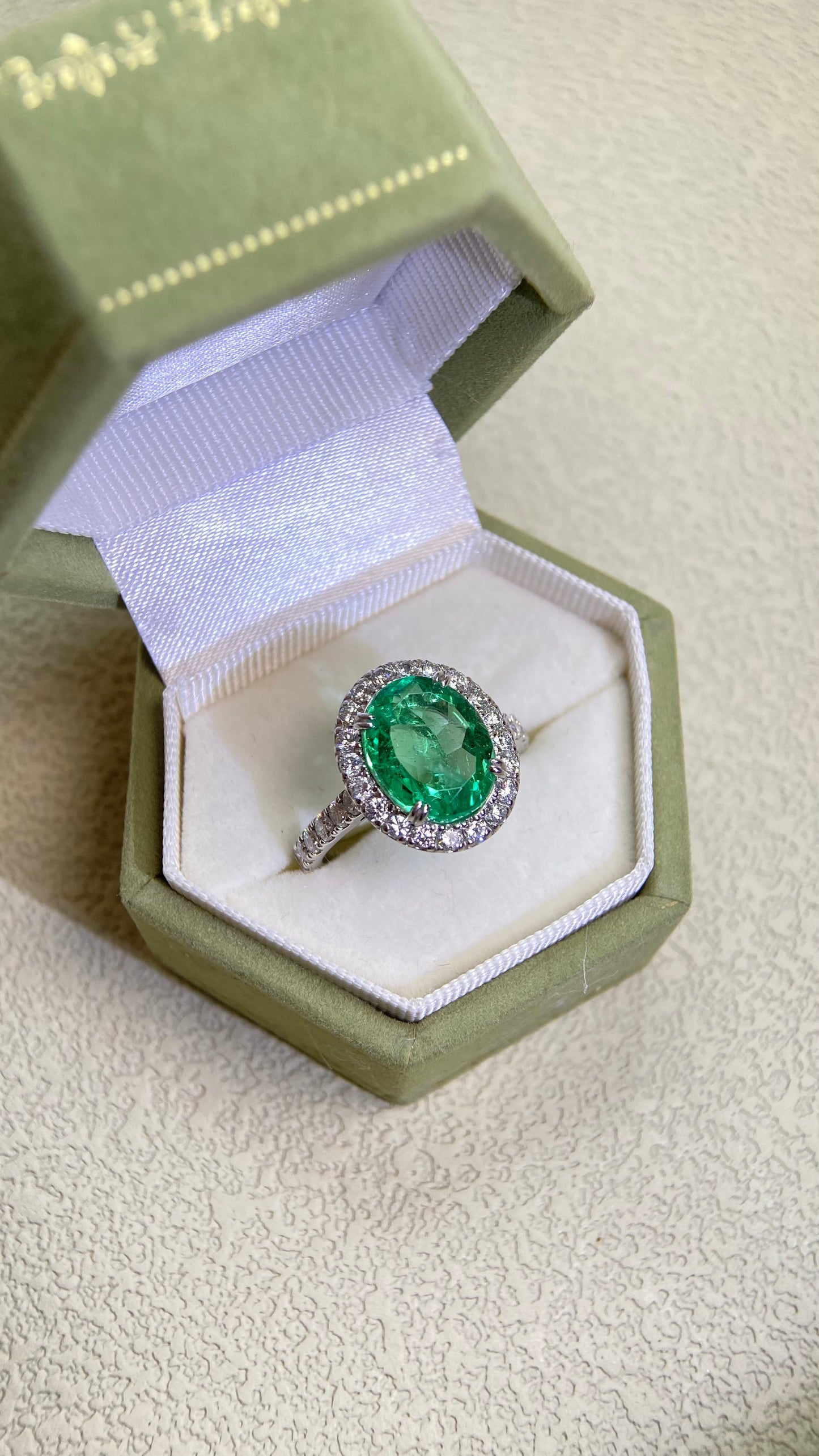 Pt950プラチナ＆エメラルド＆ダイヤモンドリング｜エメラルド3.41カラット｜ダイヤモンド0.82カラット｜日本製ヴィンテージエステートジュエリー-BBZQ