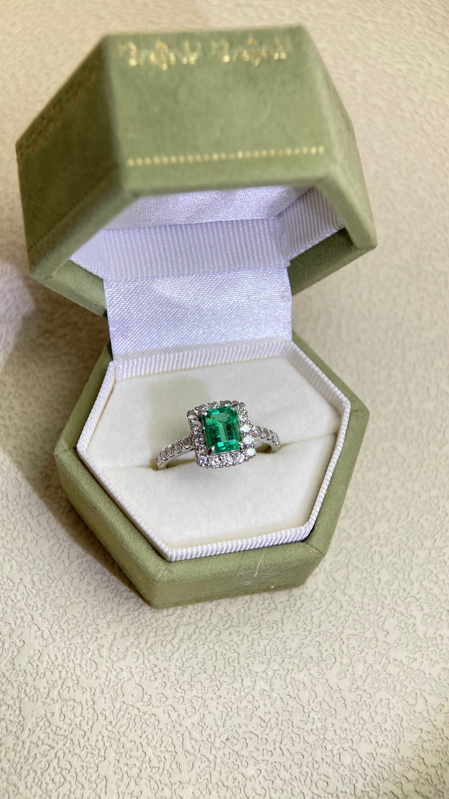Pt950プラチナ＆エメラルド＆ダイヤモンドリング｜エメラルド1.01カラット｜ダイヤモンド0.58カラット｜日本製ヴィンテージエステートジュエリー-BDFK