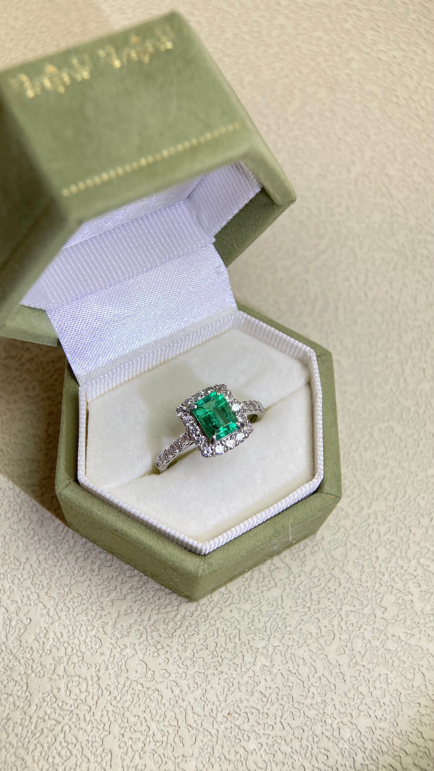 Pt950プラチナ＆エメラルド＆ダイヤモンドリング｜エメラルド1.01カラット｜ダイヤモンド0.58カラット｜日本製ヴィンテージエステートジュエリー-BDFK