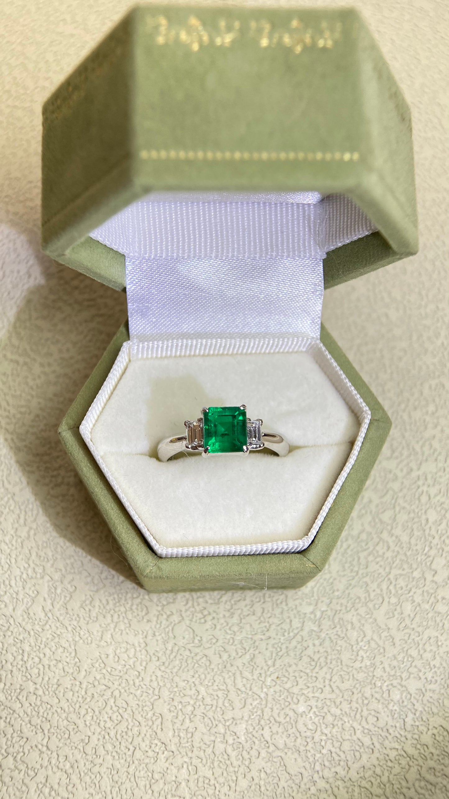 Pt900プラチナ＆エメラルド＆ダイヤモンドリング｜エメラルド1.09カラット｜ダイヤモンド0.27カラット｜コロンビア産ビビッドグリーン｜日本製ヴィンテージエステートジュエリー｜BPZG