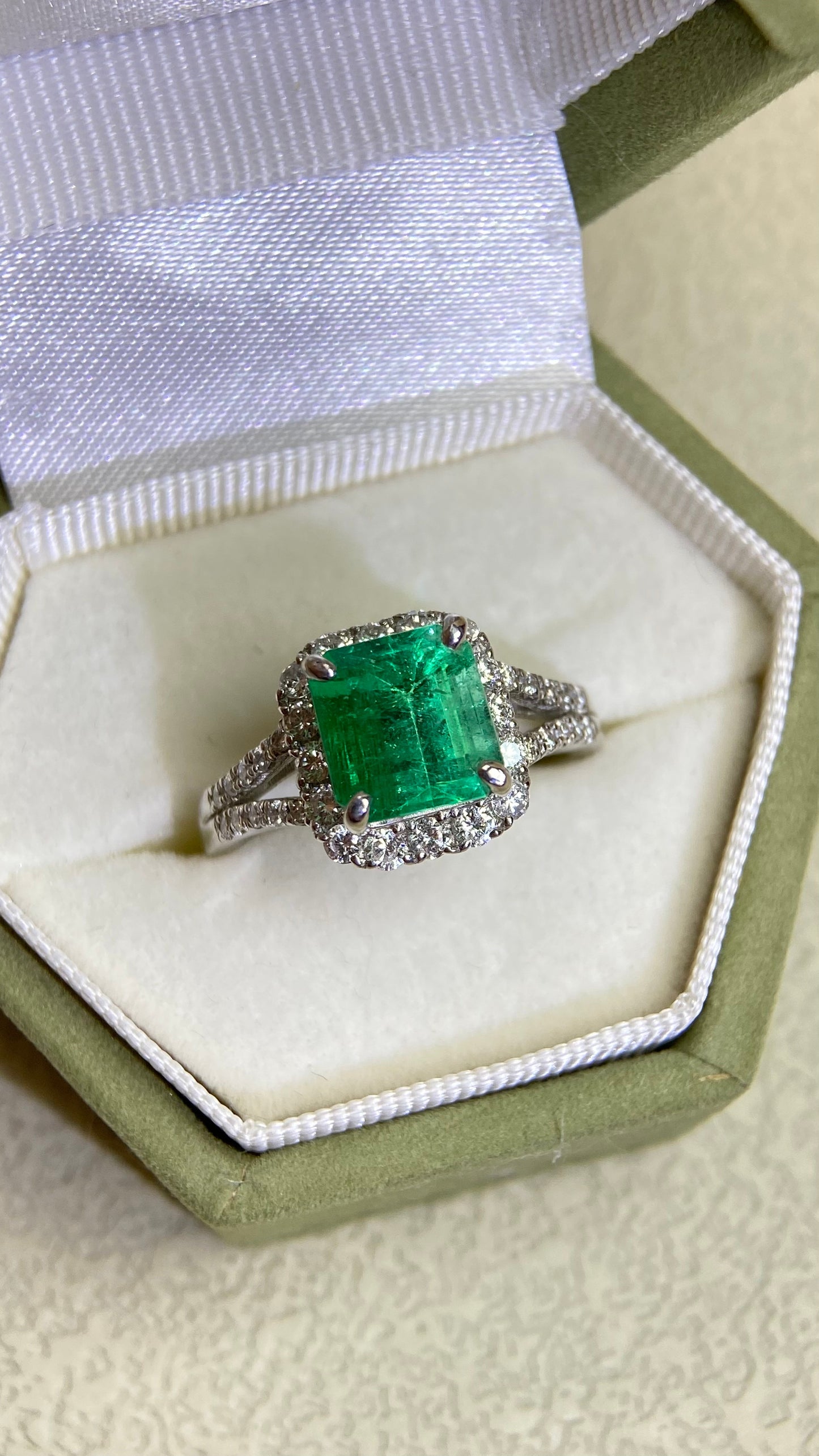 Pt900プラチナ＆エメラルド＆ダイヤモンドリング｜エメラルド 2.013ct｜ダイヤモンド 0.52ct｜コロンビア｜日本製ヴィンテージエステートジュエリー-BKYQ