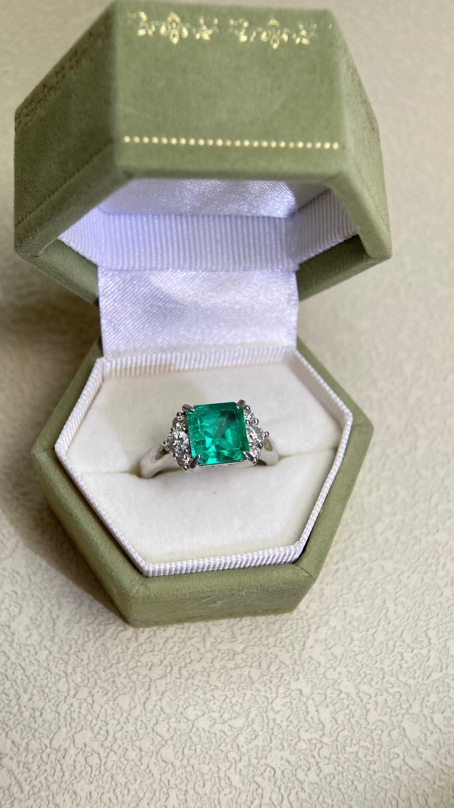 Pt900 Platinum&Emerald and Diamond Ring | Emerald 2.28ct Diamond 0.40ct | Colombia | Japanese Vintage Estate Jewelry-BHJY