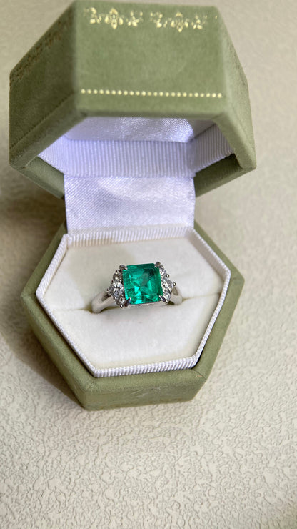 Pt900 Platinum&Emerald and Diamond Ring | Emerald 2.28ct Diamond 0.40ct | Colombia | Japanese Vintage Estate Jewelry-BHJY