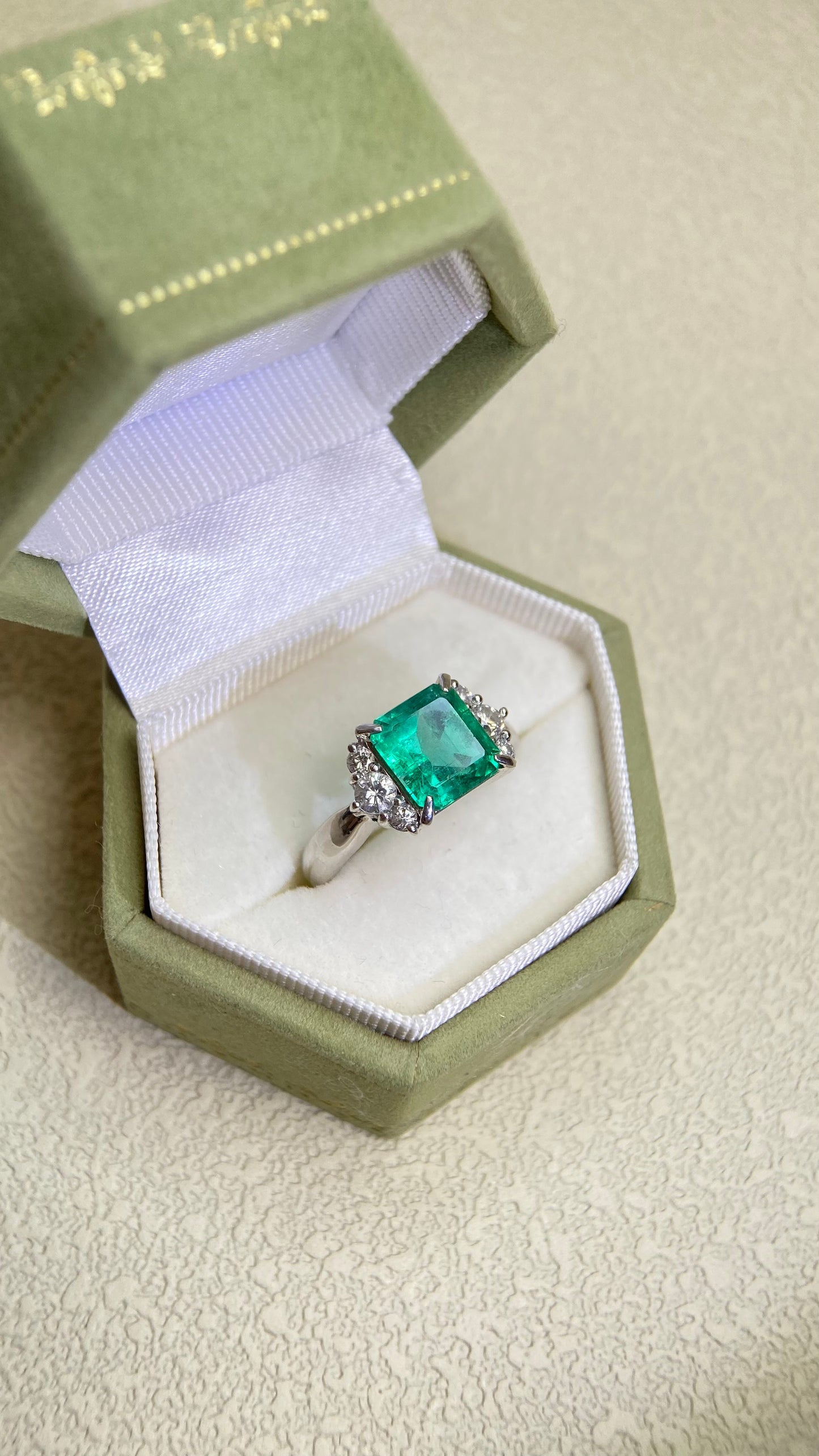 Pt900 Platinum&Emerald and Diamond Ring | Emerald 2.28ct Diamond 0.40ct | Colombia | Japanese Vintage Estate Jewelry-BHJY
