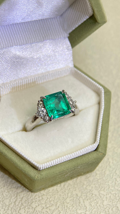 Pt900 Platinum&Emerald and Diamond Ring | Emerald 2.28ct Diamond 0.40ct | Colombia | Japanese Vintage Estate Jewelry-BHJY