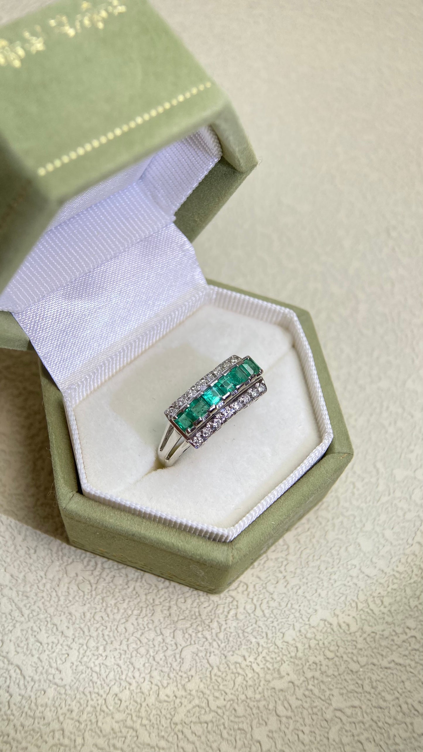 Pt900プラチナ＆エメラルド＆ダイヤモンドリング｜エメラルド0.75カラット｜ダイヤモンド0.16カラット｜日本製ヴィンテージエステートジュエリー-BPNY