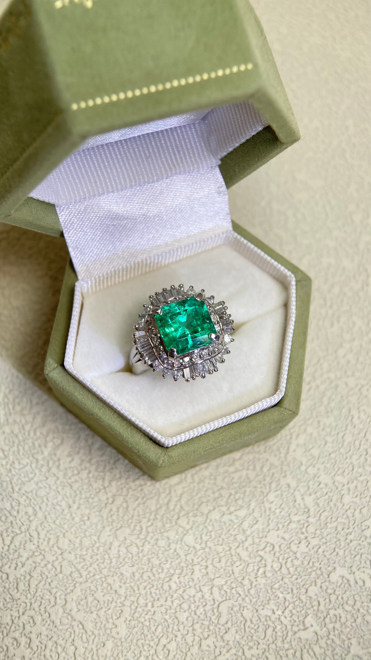 Pt900プラチナ＆エメラルドダイヤモンドリング｜エメラルド2.67ct、ダイヤモンド0.75ct｜日本製ヴィンテージエステートジュエリー-BBTS