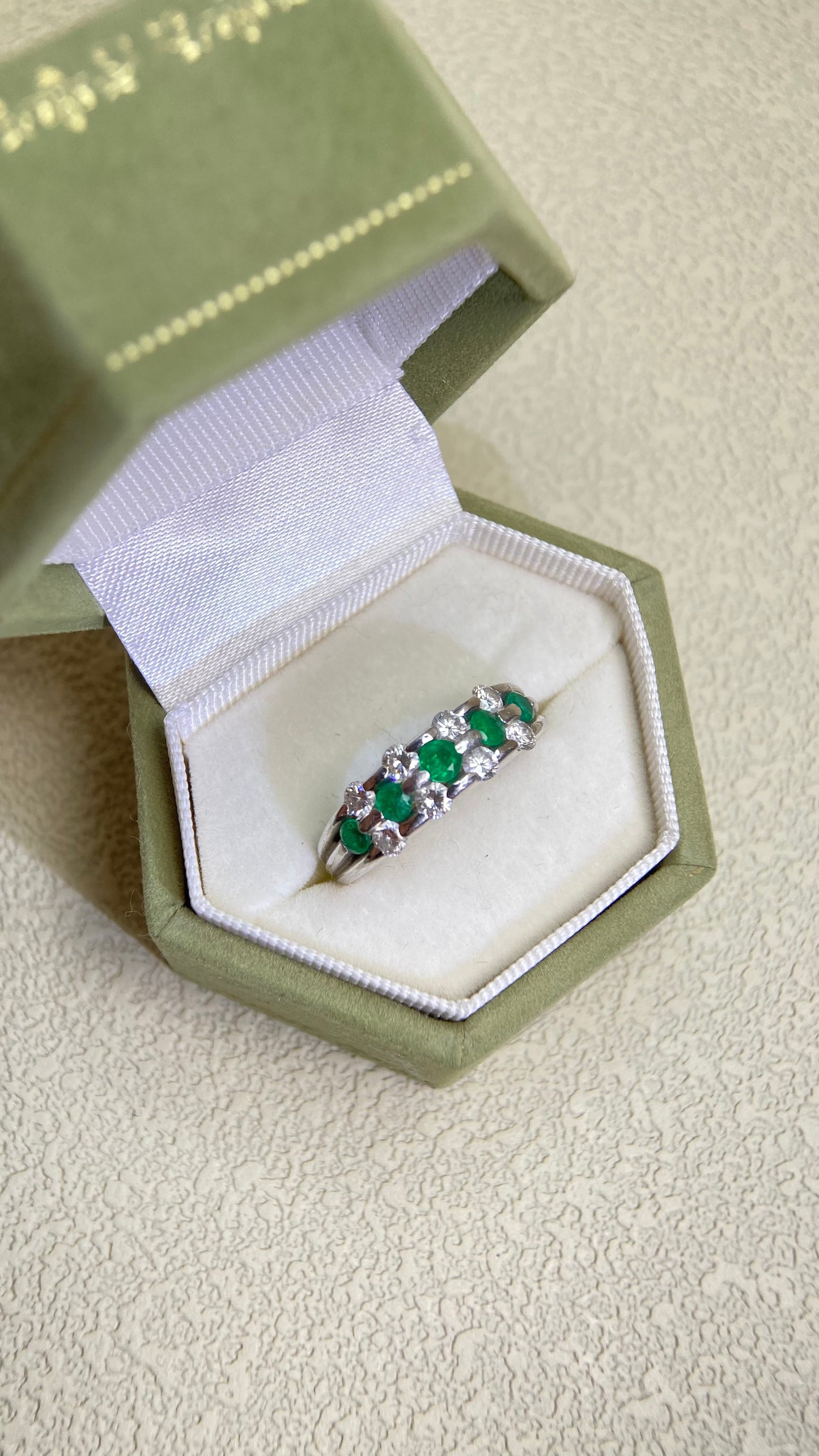 Pt900プラチナ＆エメラルド＆ダイヤモンドリング｜エメラルド0.41ct｜ダイヤモンド0.57ct｜日本製ヴィンテージエステートジュエリー-BELH