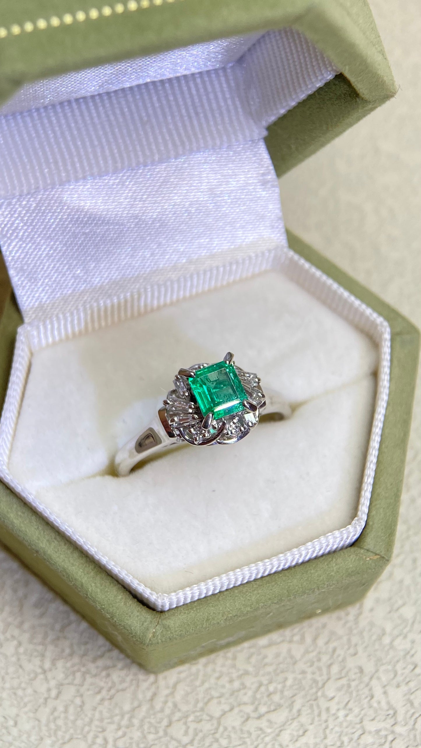 Pt850プラチナ＆エメラルド＆ダイヤモンドリング｜エメラルド0.41ct｜ダイヤモンド0.17ct｜日本製ヴィンテージエステートジュエリー-BPOH