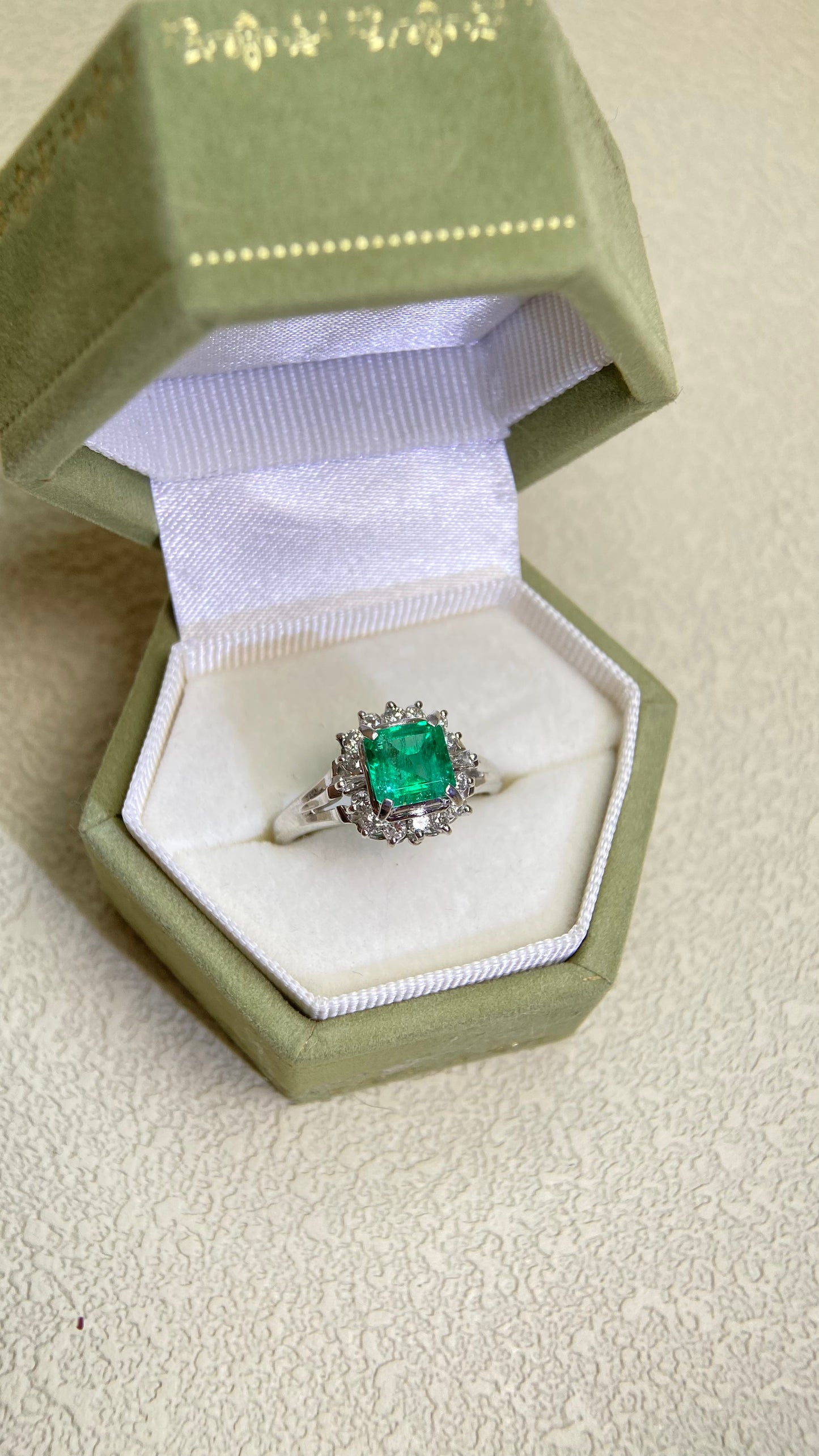 Pt900プラチナ＆エメラルド＆ダイヤモンドリング｜エメラルド1.01カラット｜ダイヤモンド0.34カラット｜日本製ヴィンテージエステートジュエリー-BLYB