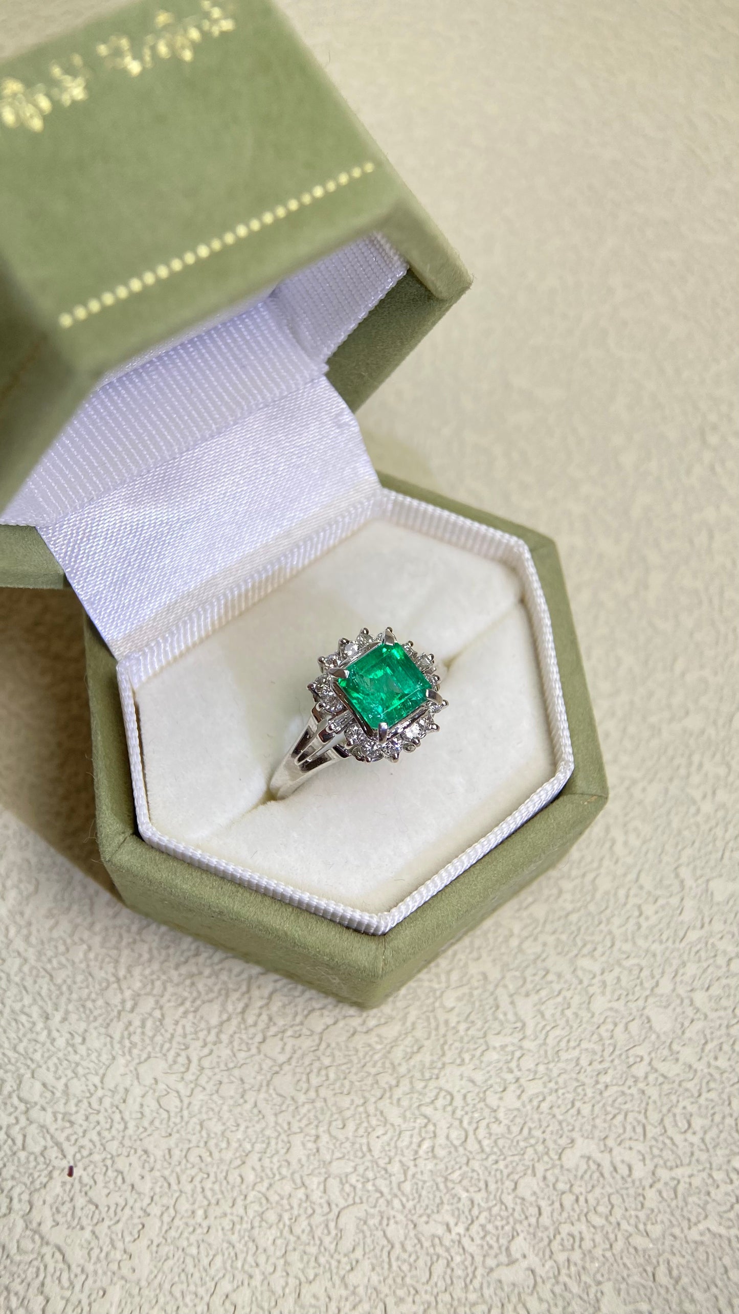 Pt900プラチナ＆エメラルド＆ダイヤモンドリング｜エメラルド1.01カラット｜ダイヤモンド0.34カラット｜日本製ヴィンテージエステートジュエリー-BLYB