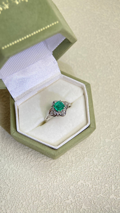 Pt900プラチナ＆エメラルド＆ダイヤモンドリング｜エメラルド0.48ct、ダイヤモンド0.10ct｜日本製ヴィンテージエステートジュエリー-BOGT