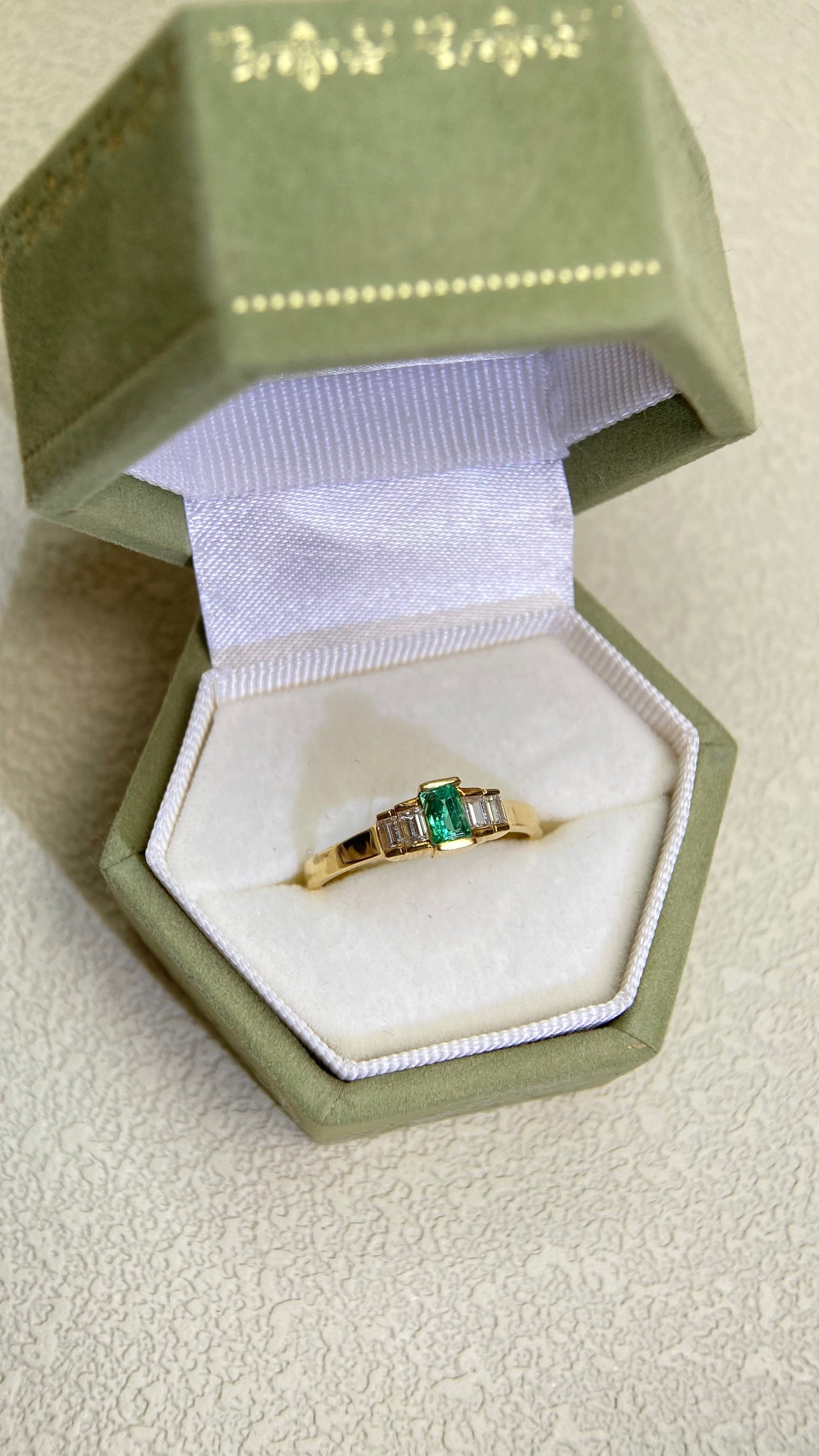 18Kゴールド＆エメラルド＆ダイヤモンドリング｜エメラルド0.24カラット｜ダイヤモンド0.20カラット｜日本製ヴィンテージエステートジュエリー-BKNY