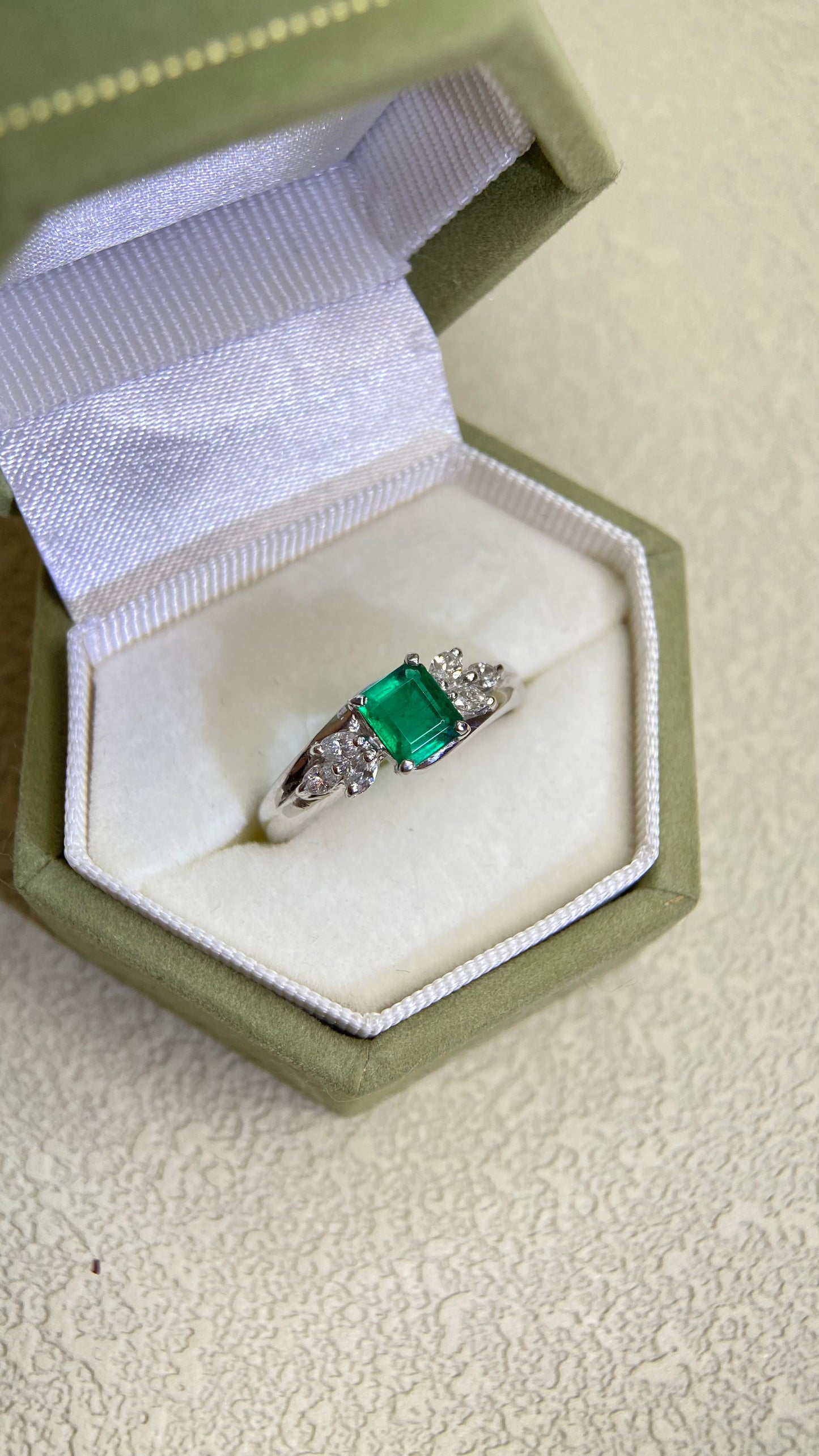 Pt900 Platinum&Emerald Diamond Ring | Emerald 0.47ct | Diamond 0.24ct | Japanese Vintage Estate Jewelry-BQDQ