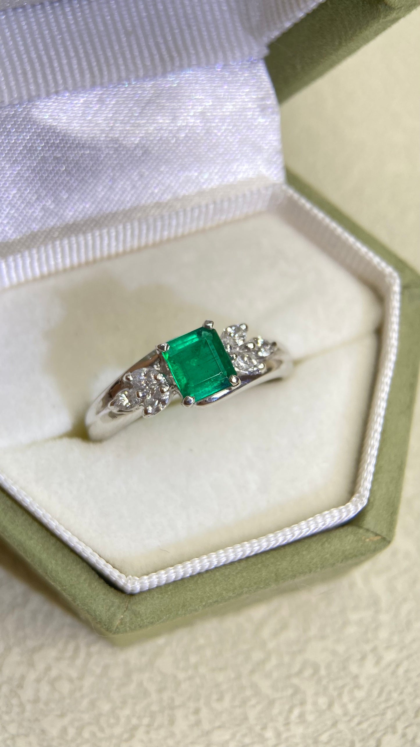Pt900 Platinum&Emerald Diamond Ring | Emerald 0.47ct | Diamond 0.24ct | Japanese Vintage Estate Jewelry-BQDQ