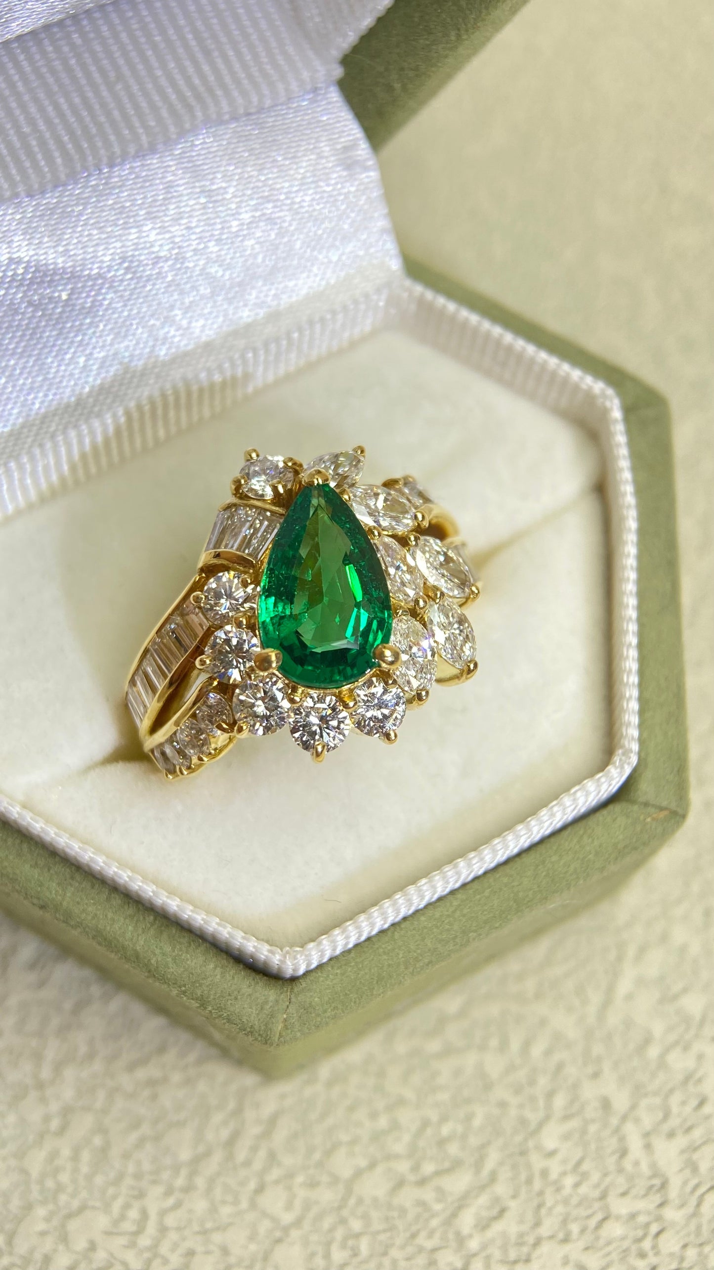 K18 Gold&Emerald Diamond Ring | Emerald 1.55ct | Diamond 2.05ct | Vivid Green | Japanese Vintage Estate Jewelry-BQJK