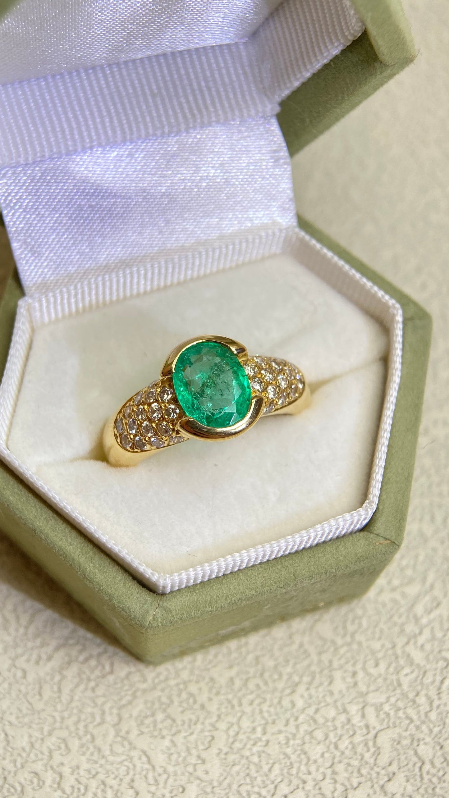 K18ゴールド＆エメラルドダイヤモンドリング｜エメラルド1.74ct、ダイヤモンド0.47ct｜日本製ヴィンテージエステートジュエリー-BPMU