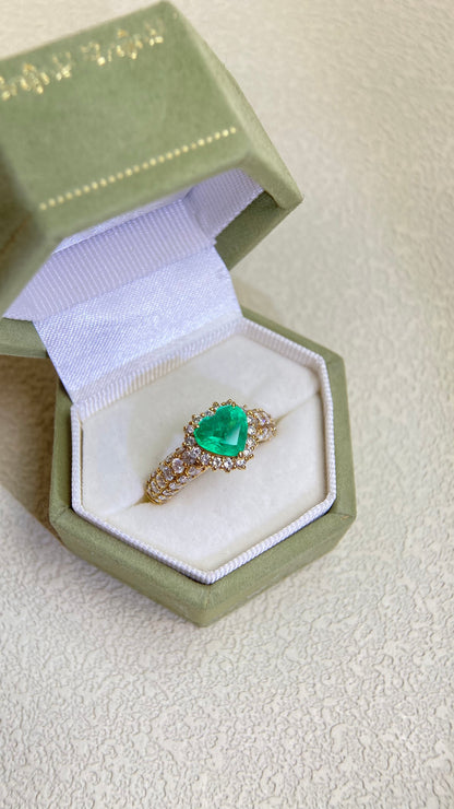 K18ゴールド＆エメラルドダイヤモンドリング｜エメラルド1.44ct、ダイヤモンド0.80ct｜日本製ヴィンテージエステートジュエリー-BPEG