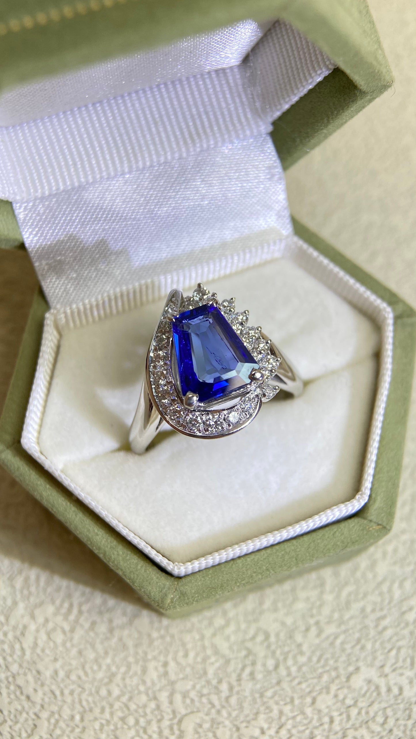 Pt900 Platinum&Sapphire and Diamond Ring | Sapphire 1.69ct | Diamond 0.44ct | Japanese Vintage Estate Jewelry-BPSH