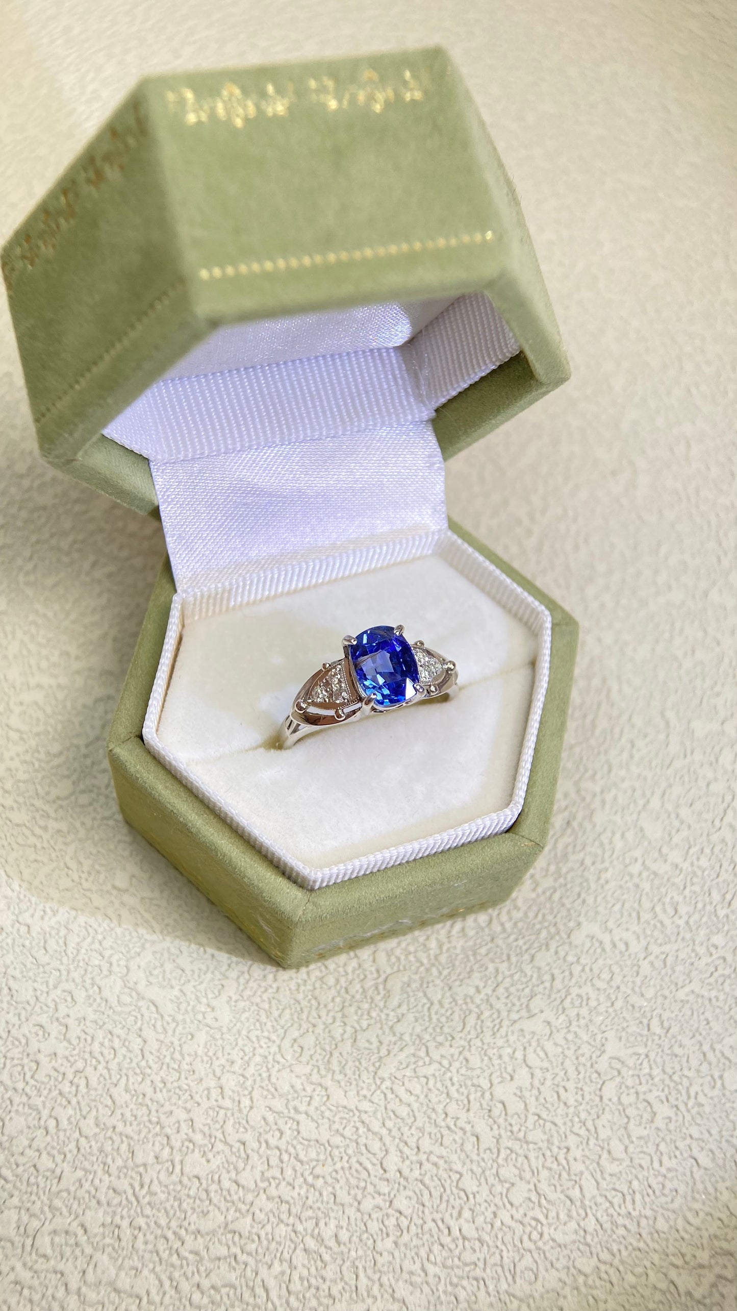 Pt900 Platinum&Sapphire and Diamond Ring | Sapphire 1.93ct | Diamond 0.09ct | Japanese Vintage Estate Jewelry-BOZH