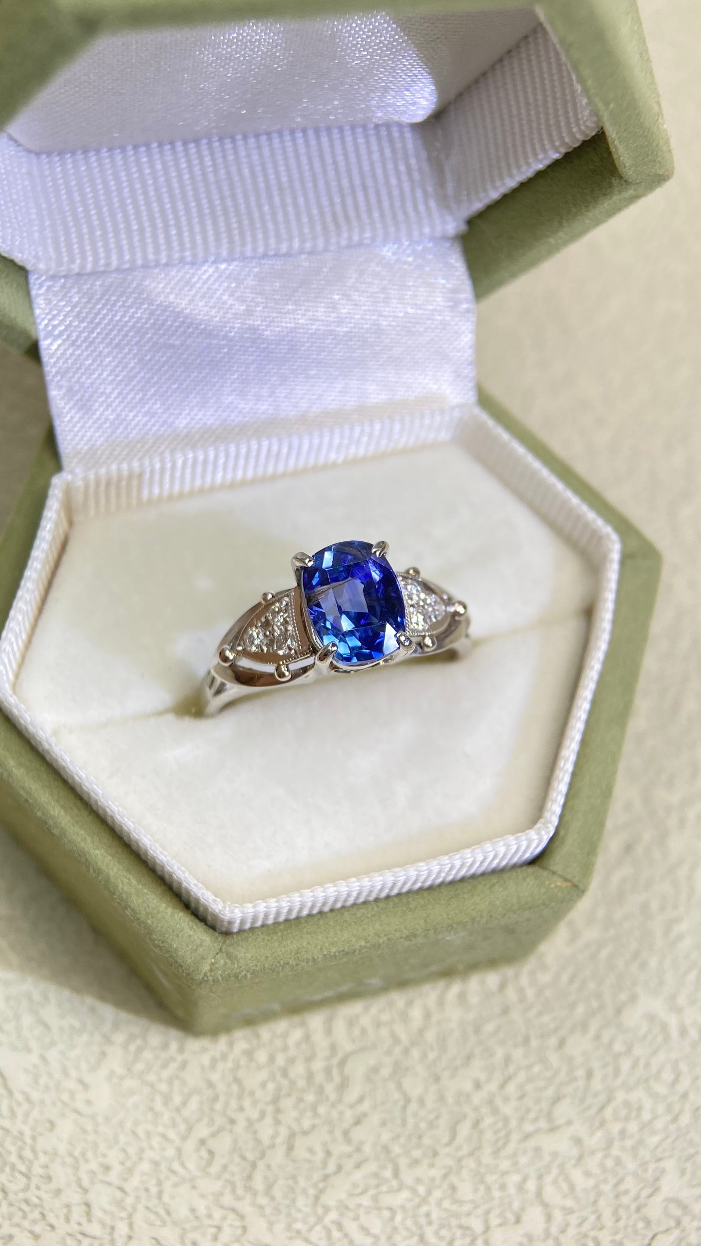 Pt900 Platinum&Sapphire and Diamond Ring | Sapphire 1.93ct | Diamond 0.09ct | Japanese Vintage Estate Jewelry-BOZH
