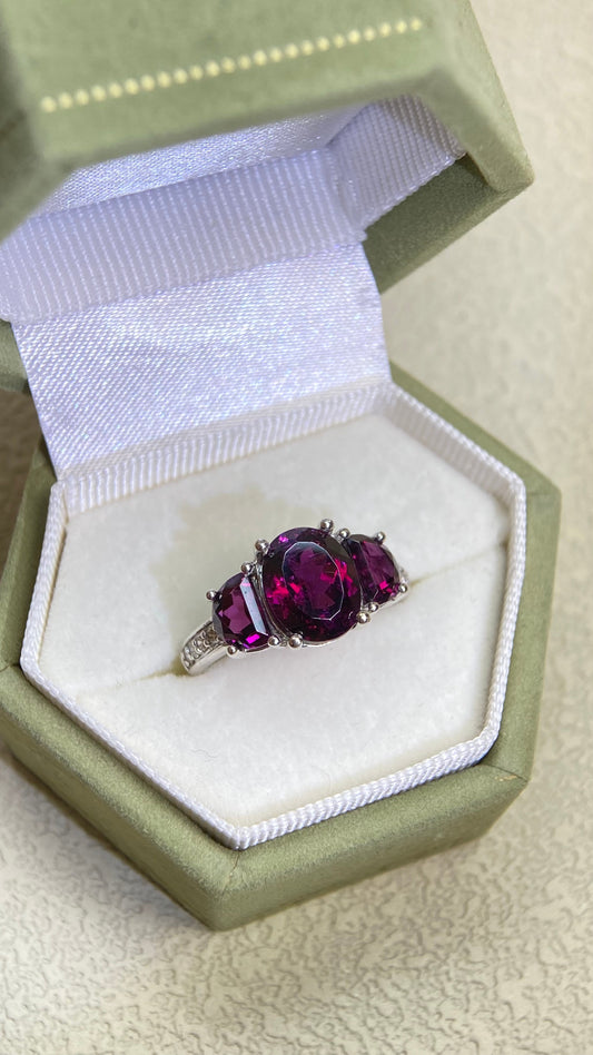 K18 White Gold&Almandine Garnet and Diamond Ring | Garnet 2.79ct | Diamond 0.08ct | Japanese Vintage Estate Jewelry-BKIS