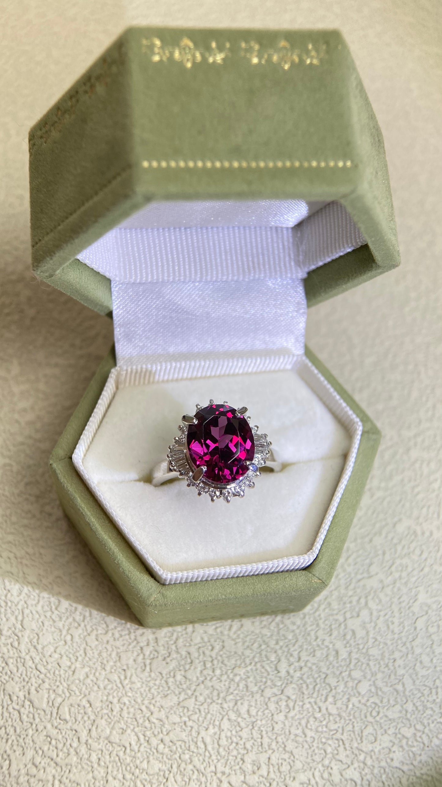 Pt900プラチナ＆ガーネット＆ダイヤモンドリング｜ガーネット4.80カラット、ダイヤモンド0.36カラット｜日本製ヴィンテージエステートジュエリー-BPNU