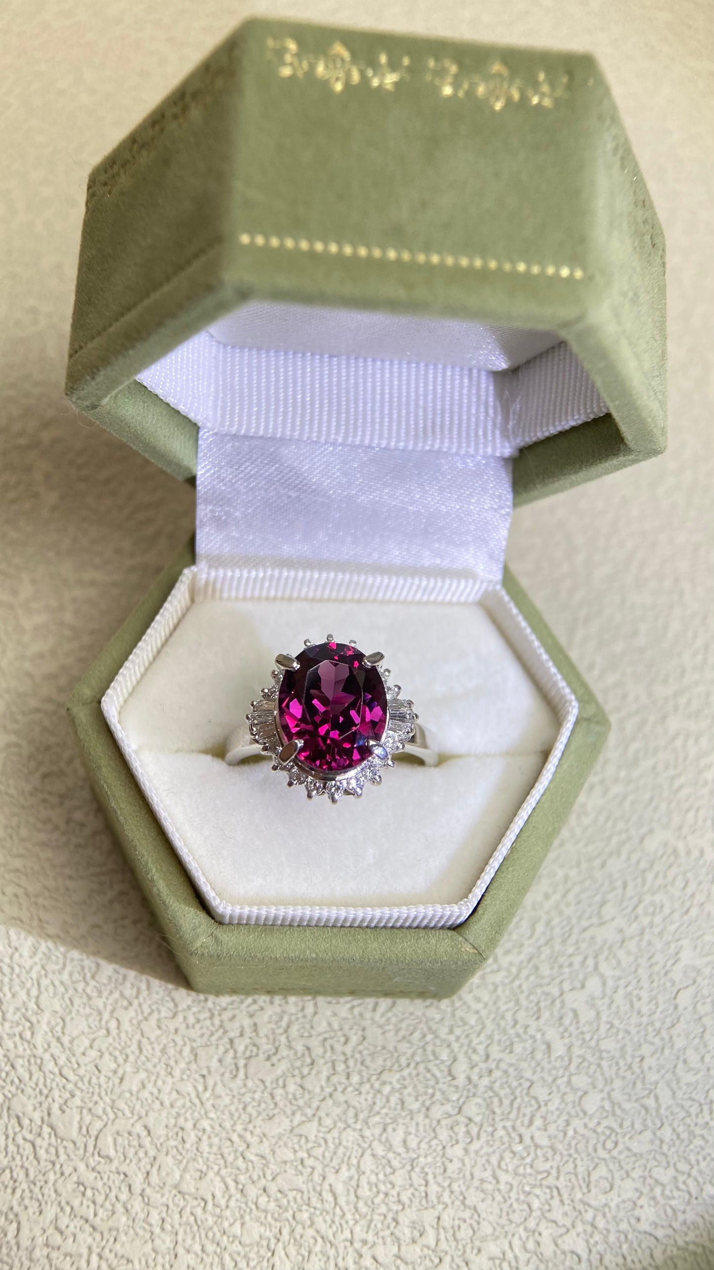 Pt900プラチナ＆ガーネット＆ダイヤモンドリング｜ガーネット4.80カラット、ダイヤモンド0.36カラット｜日本製ヴィンテージエステートジュエリー-BPNU