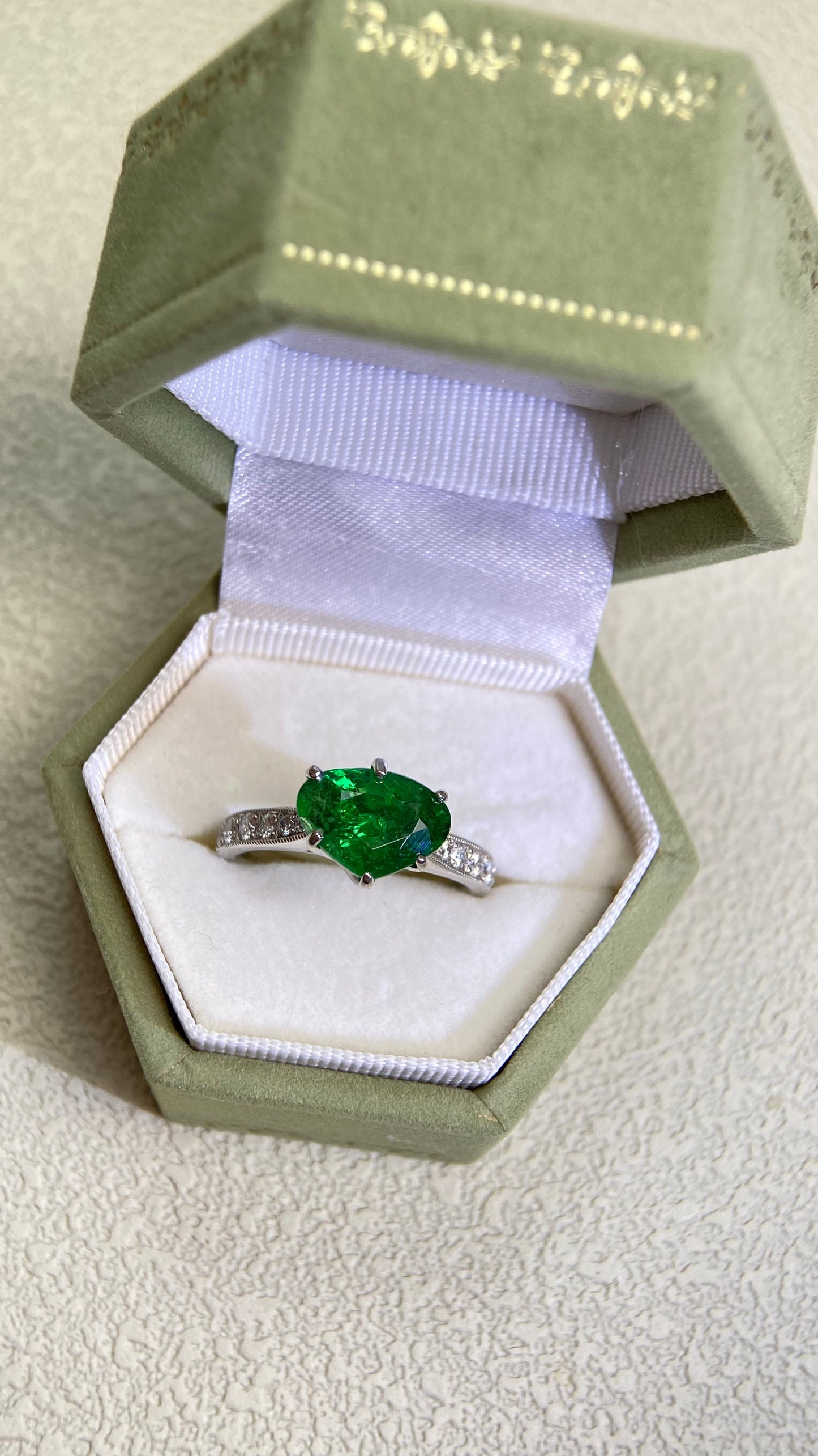 Pt900 Platinum&Tsavorite and Diamond Ring | Tsavorite 3.30ct | Diamond 0.26ct | Japanese Vintage Estate Jewelry-BOEU