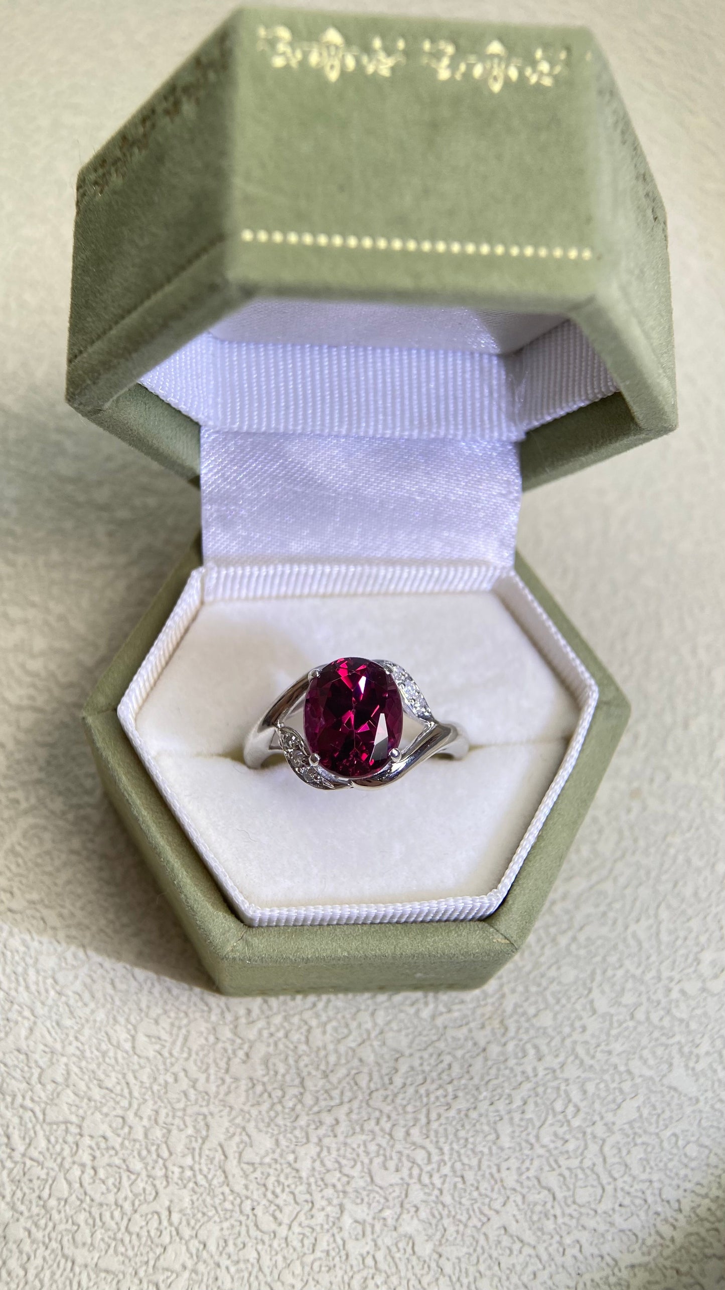 Pt900 Platinum&Garnet and Diamond Ring | Garnet 4.15ct | Diamond 0.06ct | Japanese Vintage Estate Jewelry-BPFU
