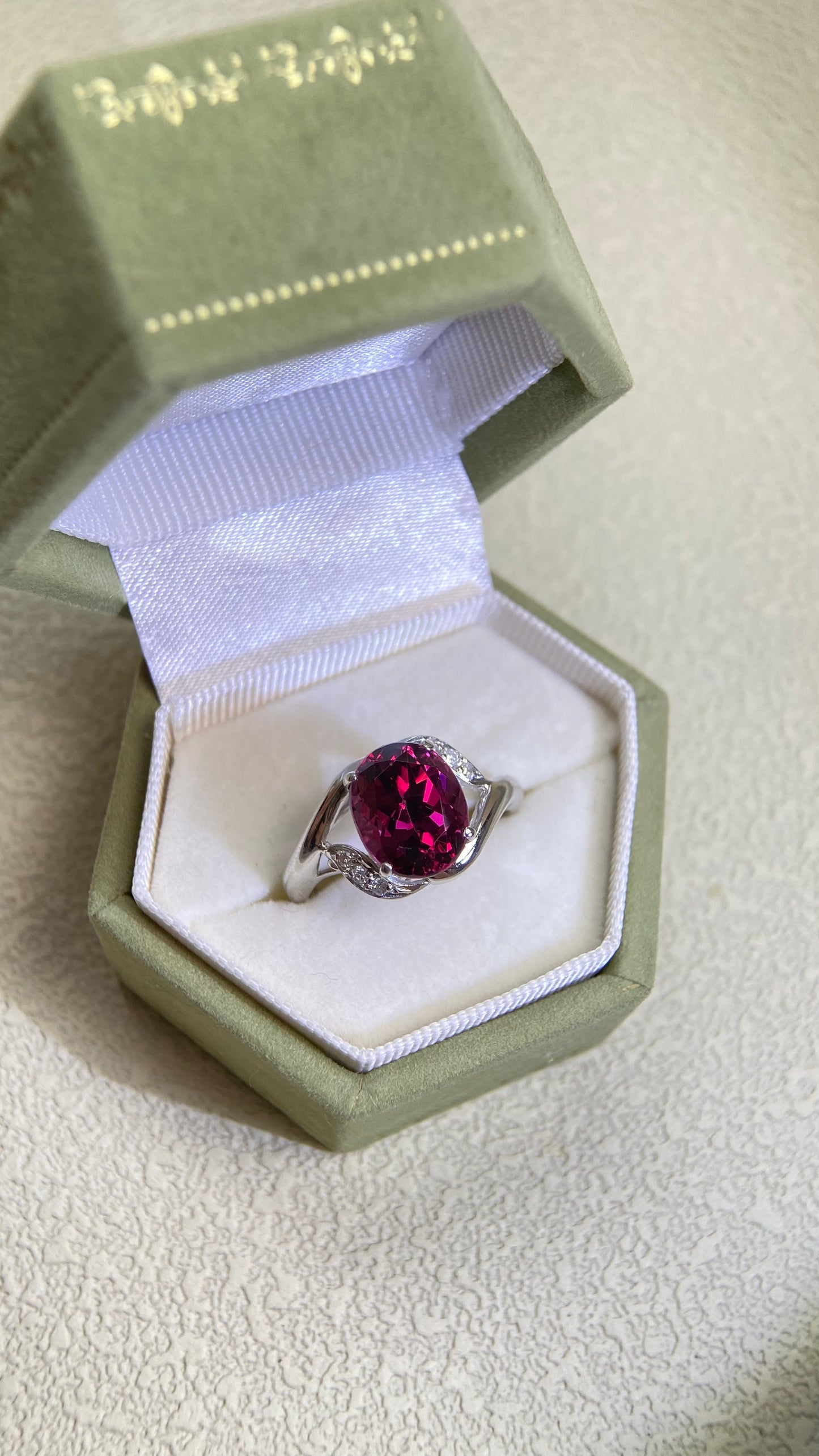 Pt900 Platinum&Garnet and Diamond Ring | Garnet 4.15ct | Diamond 0.06ct | Japanese Vintage Estate Jewelry-BPFU