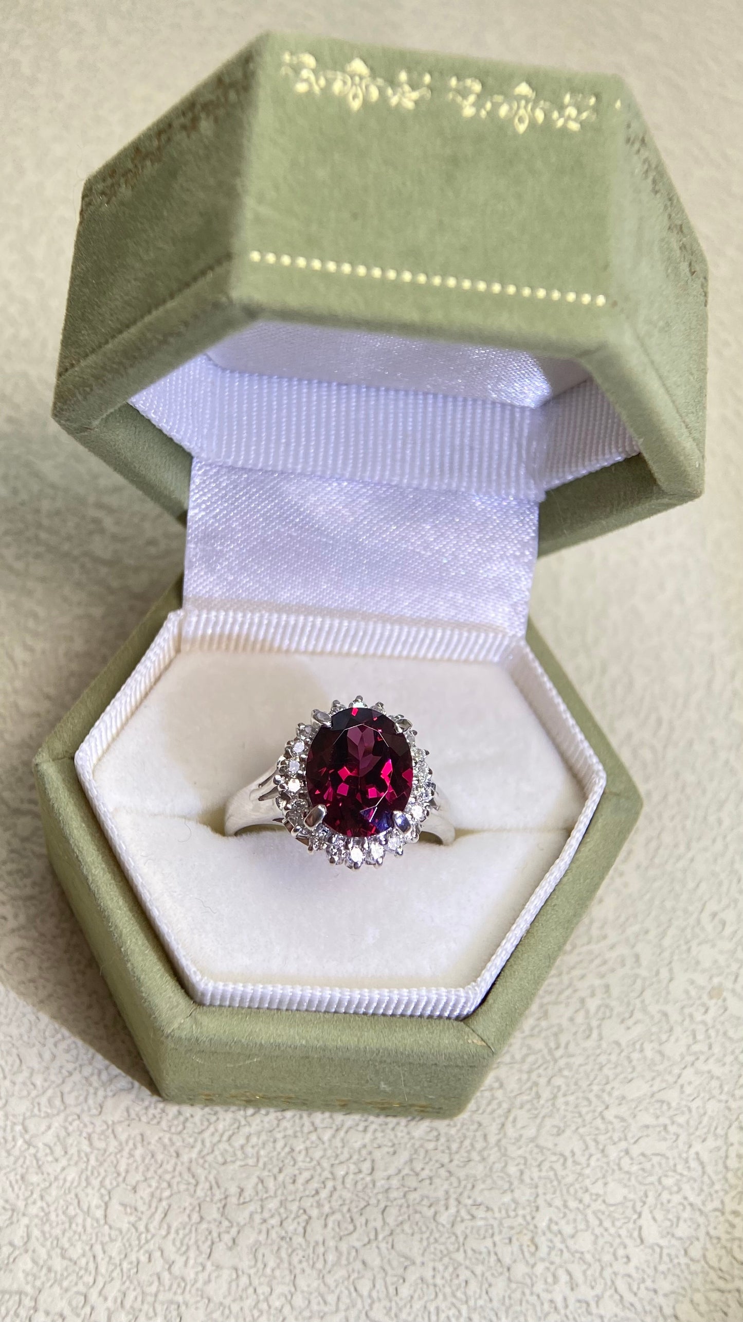 Pt900プラチナ＆ガーネット＆ダイヤモンドリング｜ガーネット3.25カラット、ダイヤモンド0.32カラット｜日本製ヴィンテージエステートジュエリー-BKPB