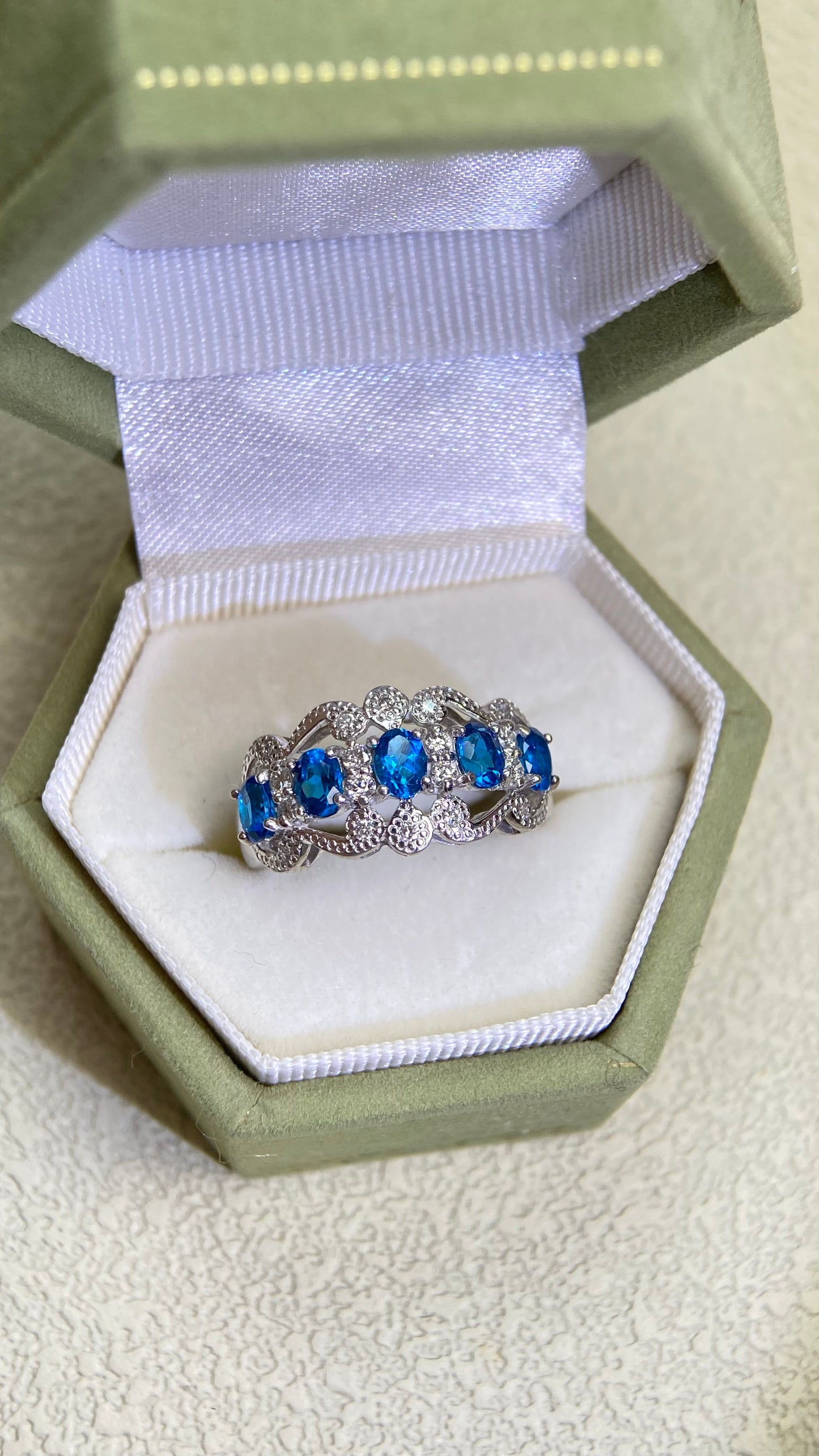 K18ホワイトゴールド＆アパタイト＆ダイヤモンドリング｜アパタイト0.84ct、ダイヤモンド0.20ct｜日本製ヴィンテージエステートジュエリー-BPDX