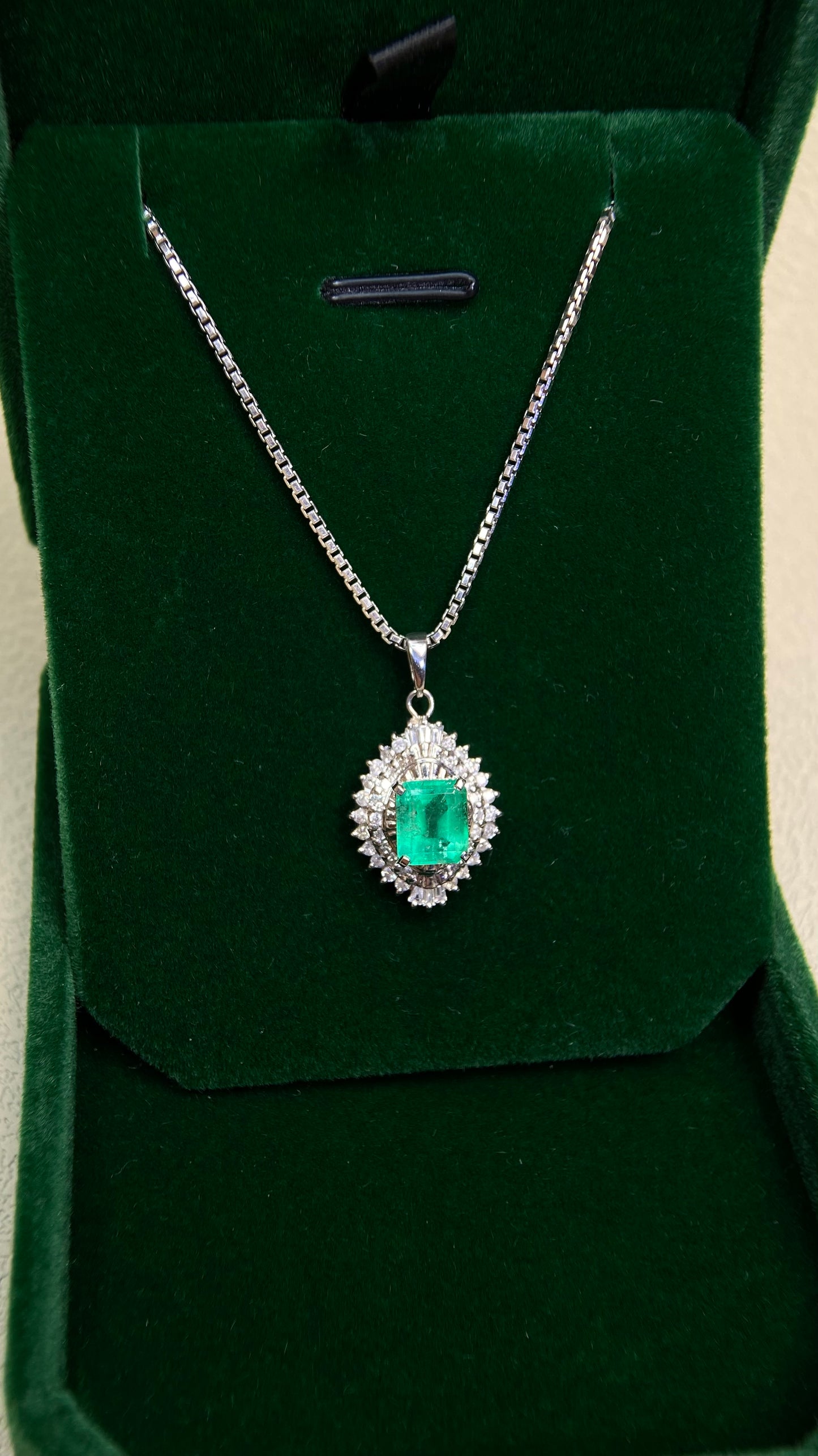 Pt900 platinum/Pt850 platinum&Emerald&Diamond Necklace| Emerald: 1.00ct｜Diamonds：0.40ct｜Japanese Vintage Estate Jewelry -BQNQ