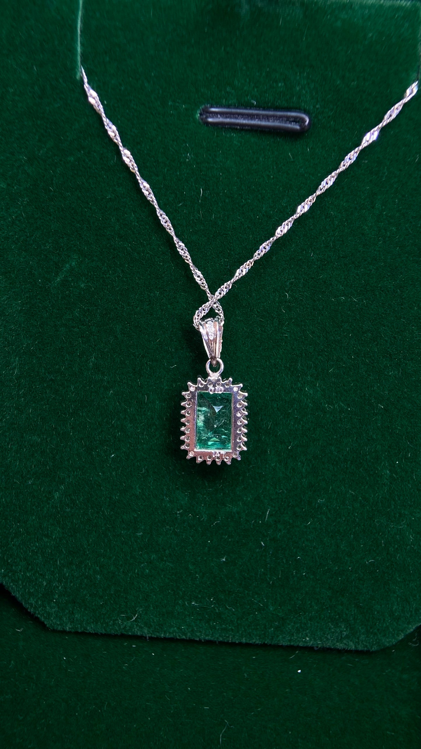 Pt900 platinum/Pt850 platinum&Emerald&Diamond Necklace| Emerald: 1.47ct｜Diamonds：0.10ct｜Japanese Vintage Estate Jewelry -BCHT