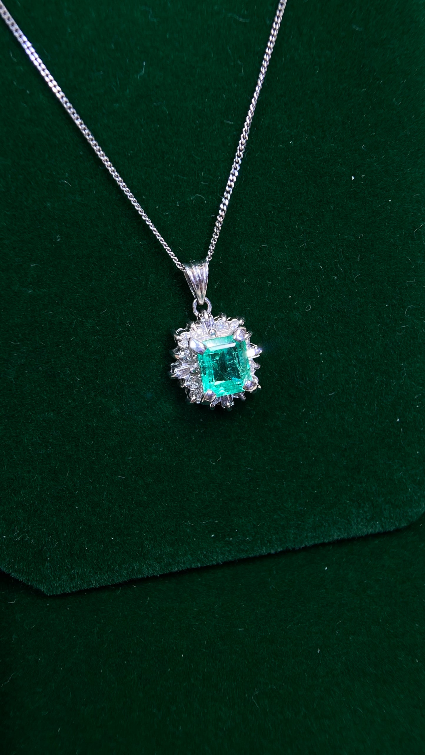 Pt900 platinum/Pt850 platinum&Emerald&Diamond Necklace| Emerald: 1.00ct｜Diamonds：0.27ct｜Japanese Vintage Estate Jewelry -BGLQ