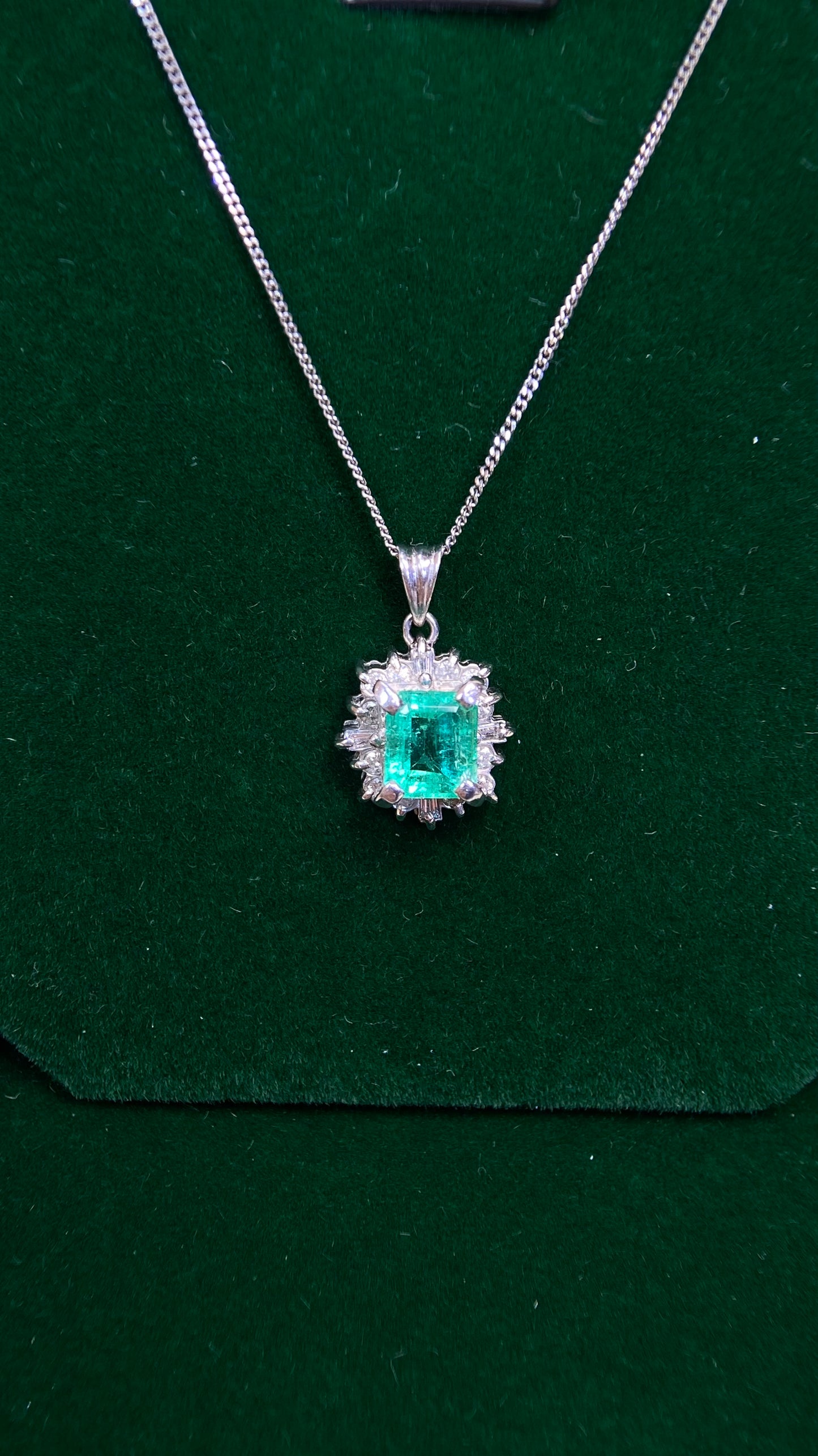 Pt900 platinum/Pt850 platinum&Emerald&Diamond Necklace| Emerald: 1.00ct｜Diamonds：0.27ct｜Japanese Vintage Estate Jewelry -BGLQ