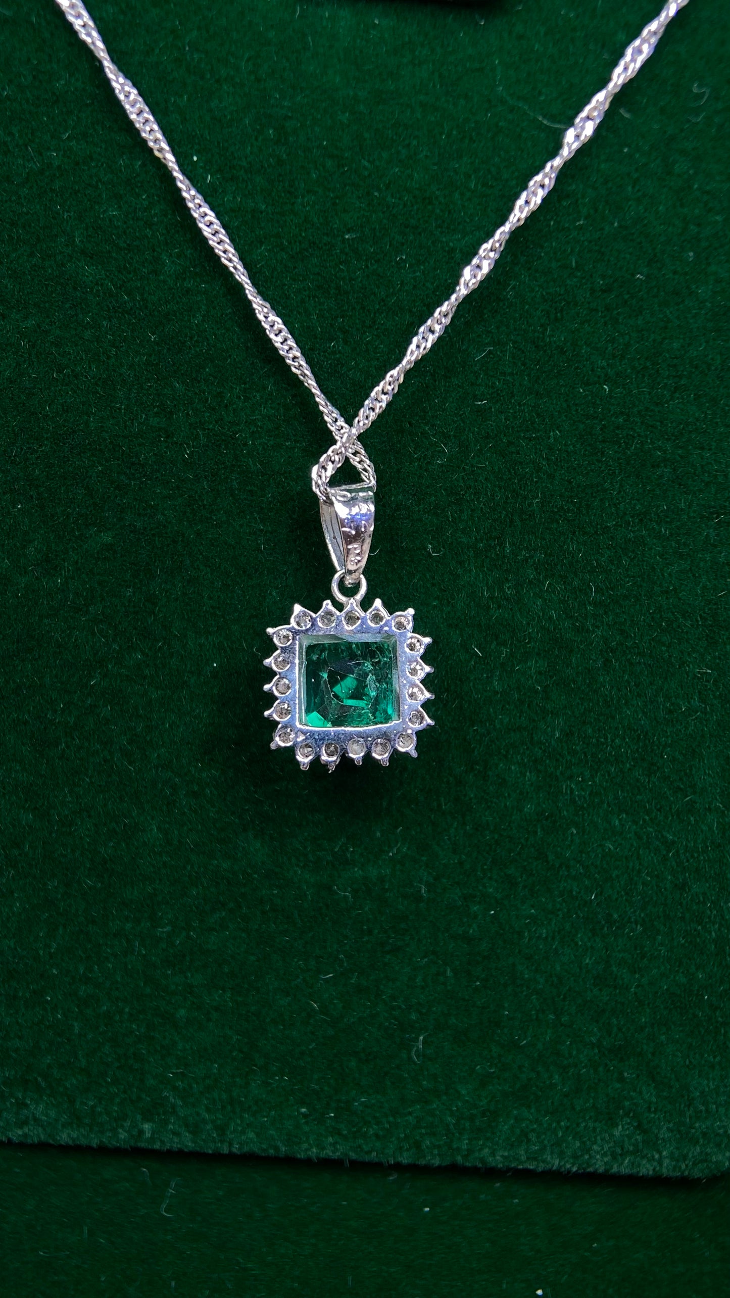 Pt platinum/Pt850 platinum&Emerald&Diamond Necklace| Emerald: 1.22ct｜Diamonds：0.17ct｜Japanese Vintage Estate Jewelry -BFDV