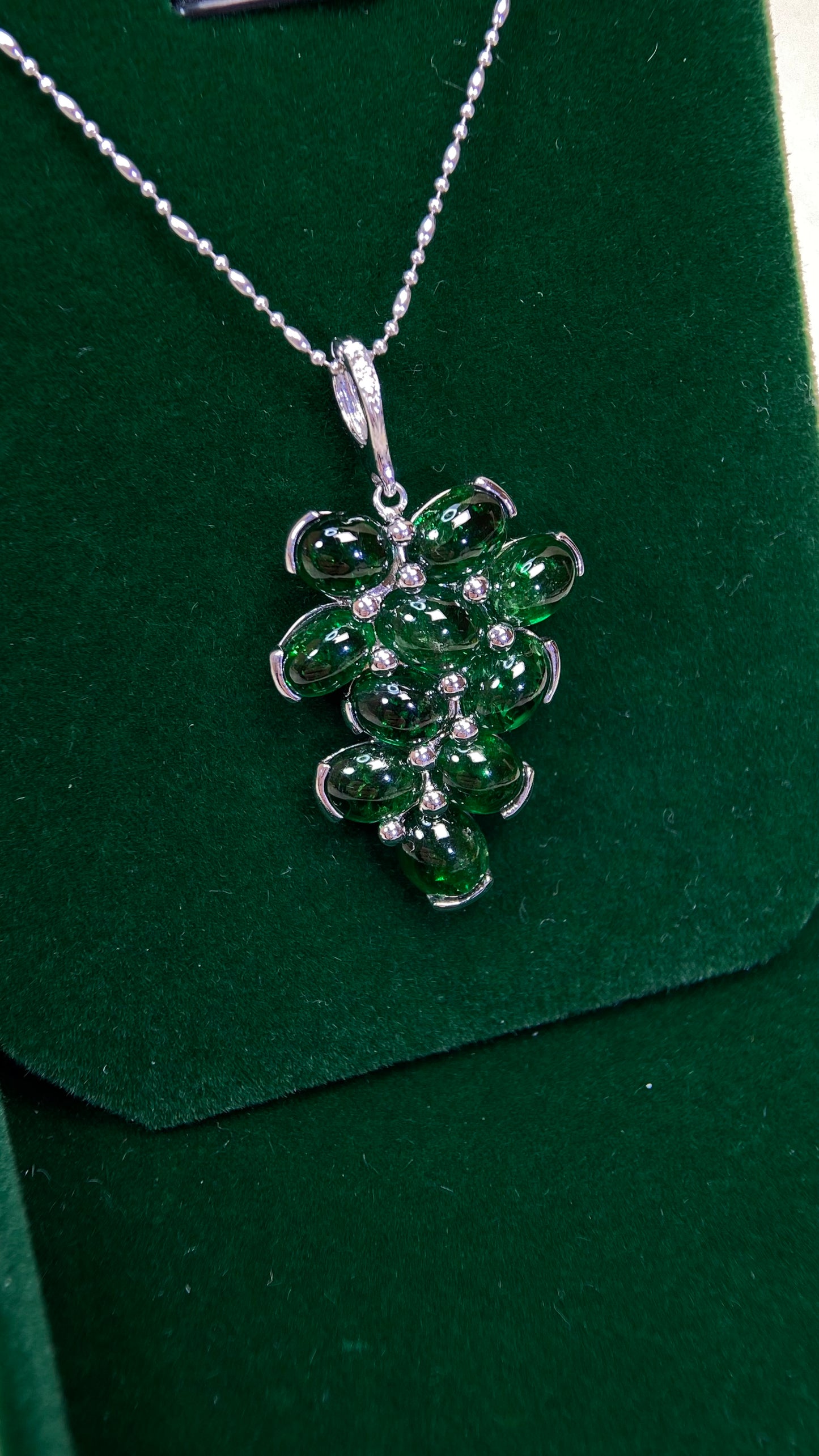 K18 White Gold &Tsavorite Garnet Necklace| Tsavorite Garnets: 11.08ct｜｜Diamonds：0.01ct｜Japanese Vintage Estate Jewelry -BQXC