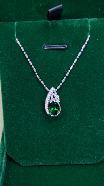 Pt900 Platinum/Pt850 Platinum&Tsavorite Garnet Necklace| Tsavorite Garnet: 1.96ct｜Diamonds：0.14ct｜Japanese Vintage Estate Jewelry -BOER