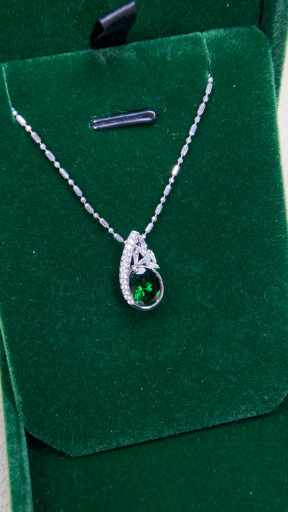 Pt900 Platinum/Pt850 Platinum&Tsavorite Garnet Necklace| Tsavorite Garnet: 1.96ct｜Diamonds：0.14ct｜Japanese Vintage Estate Jewelry -BOER