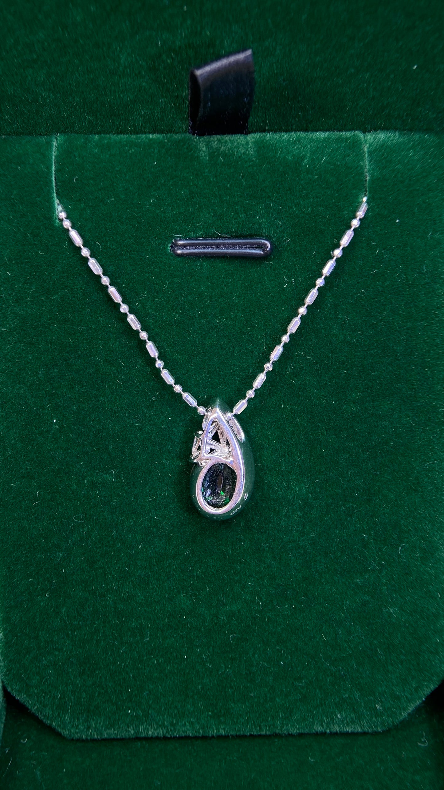 Pt900 Platinum/Pt850 Platinum&Tsavorite Garnet Necklace| Tsavorite Garnet: 1.96ct｜Diamonds：0.14ct｜Japanese Vintage Estate Jewelry -BOER