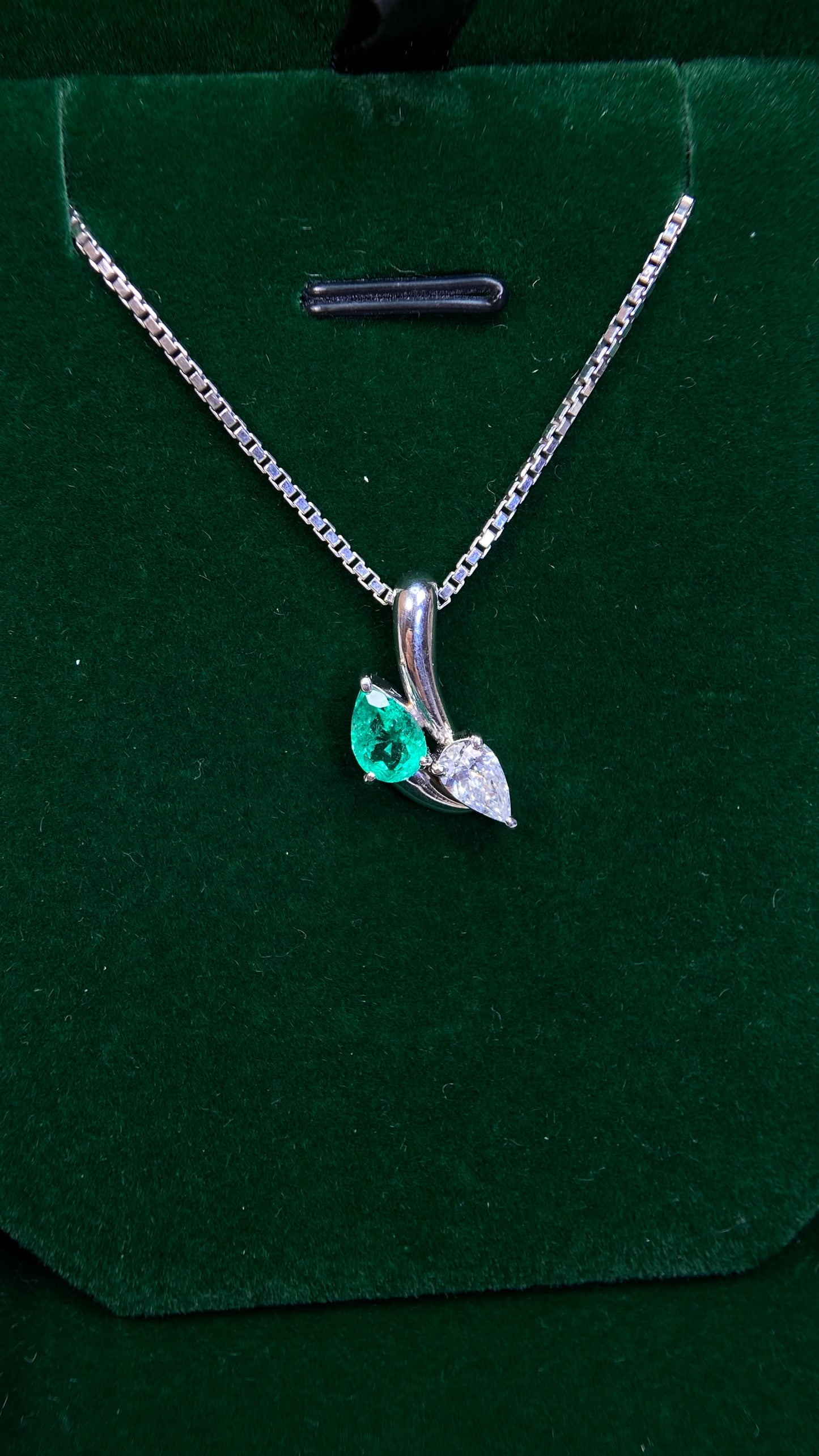 Pt900 platinum/Pt850 platinum&Emerald&Diamond Necklace| Emerald: 0.55ct｜Diamonds：0.38ct｜Japanese Vintage Estate Jewelry -BIFU