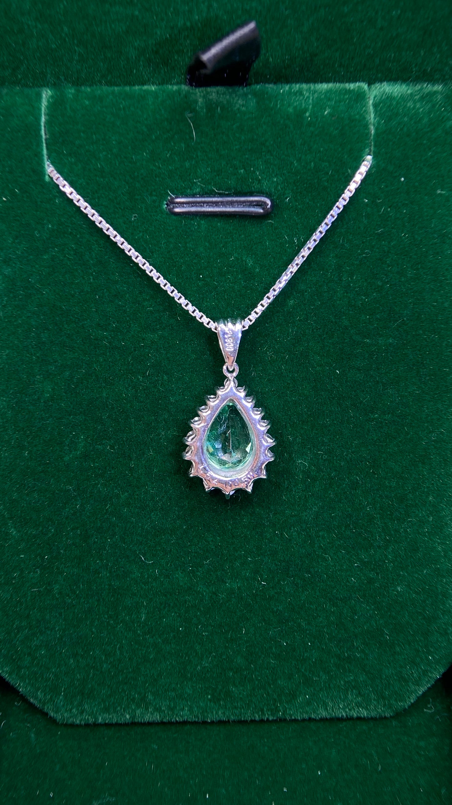 Pt900 platinum/Pt850 platinum&Emerald&Diamond Necklace| Emerald: 1.54ct｜Diamonds：0.50ct｜Japanese Vintage Estate Jewelry -BOUC